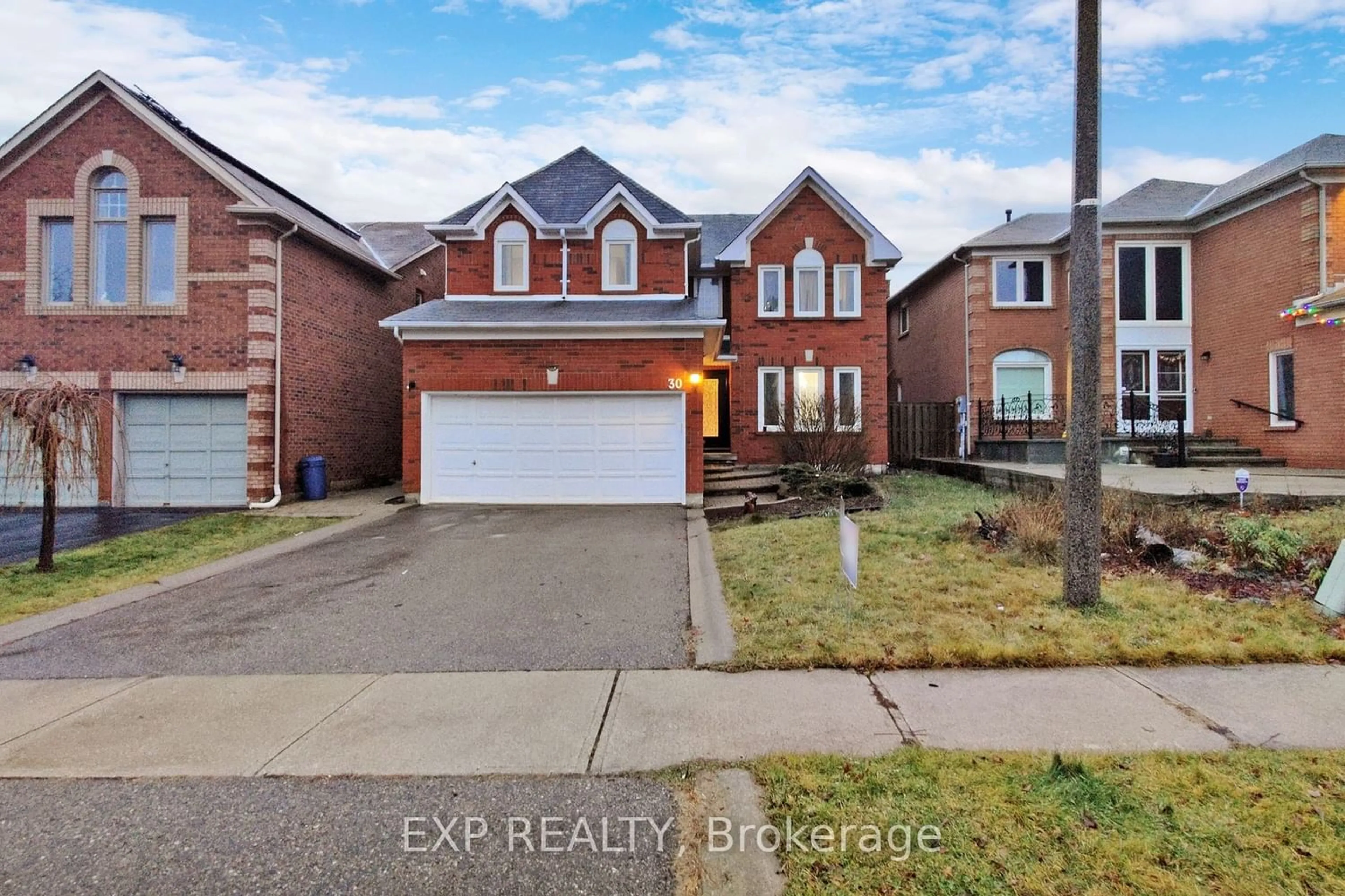 Frontside or backside of a home for 30 Adirondack Cres, Brampton Ontario L6R 1E5