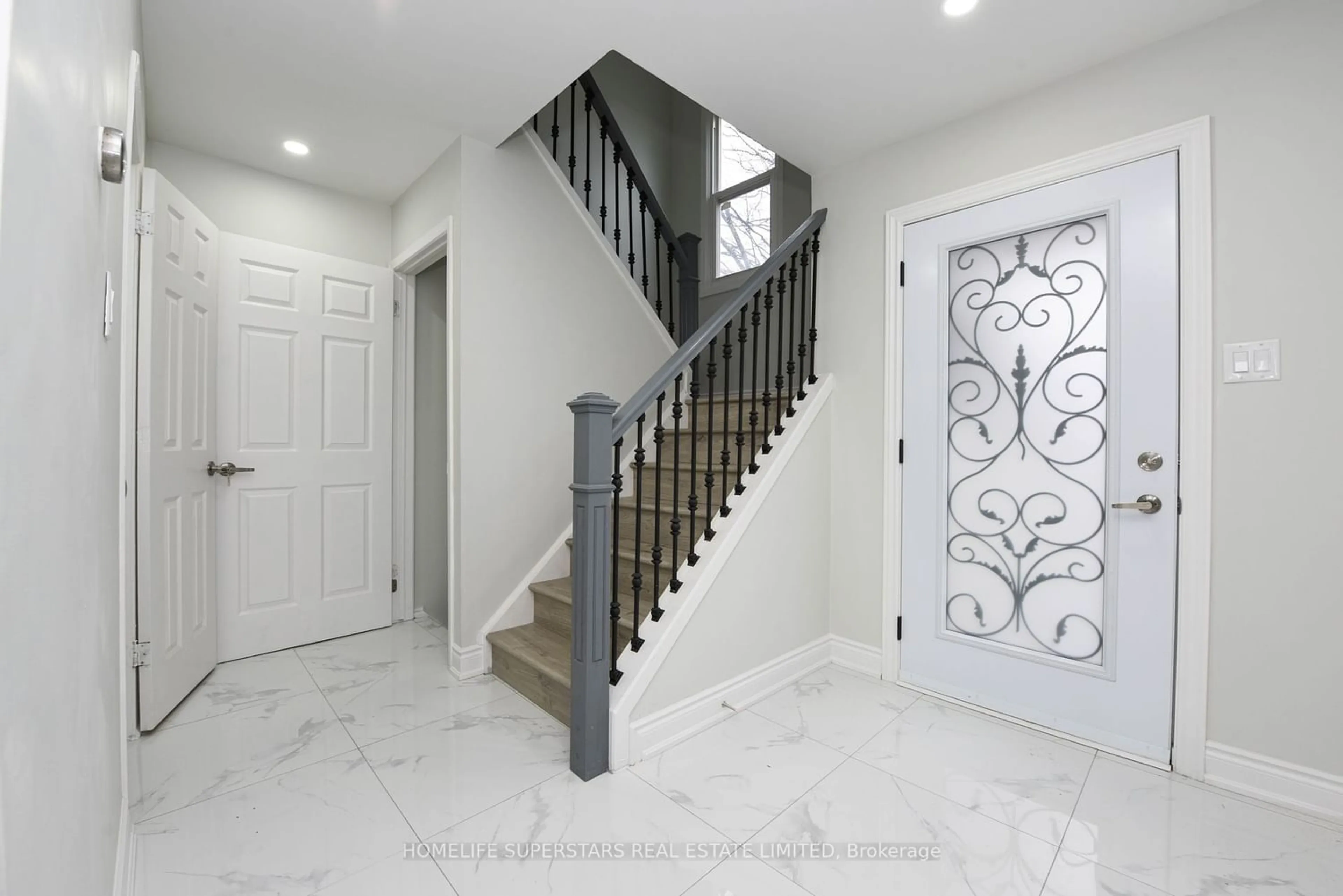 Stairs for 29 Bruce Beer Dr, Brampton Ontario L6V 2W7