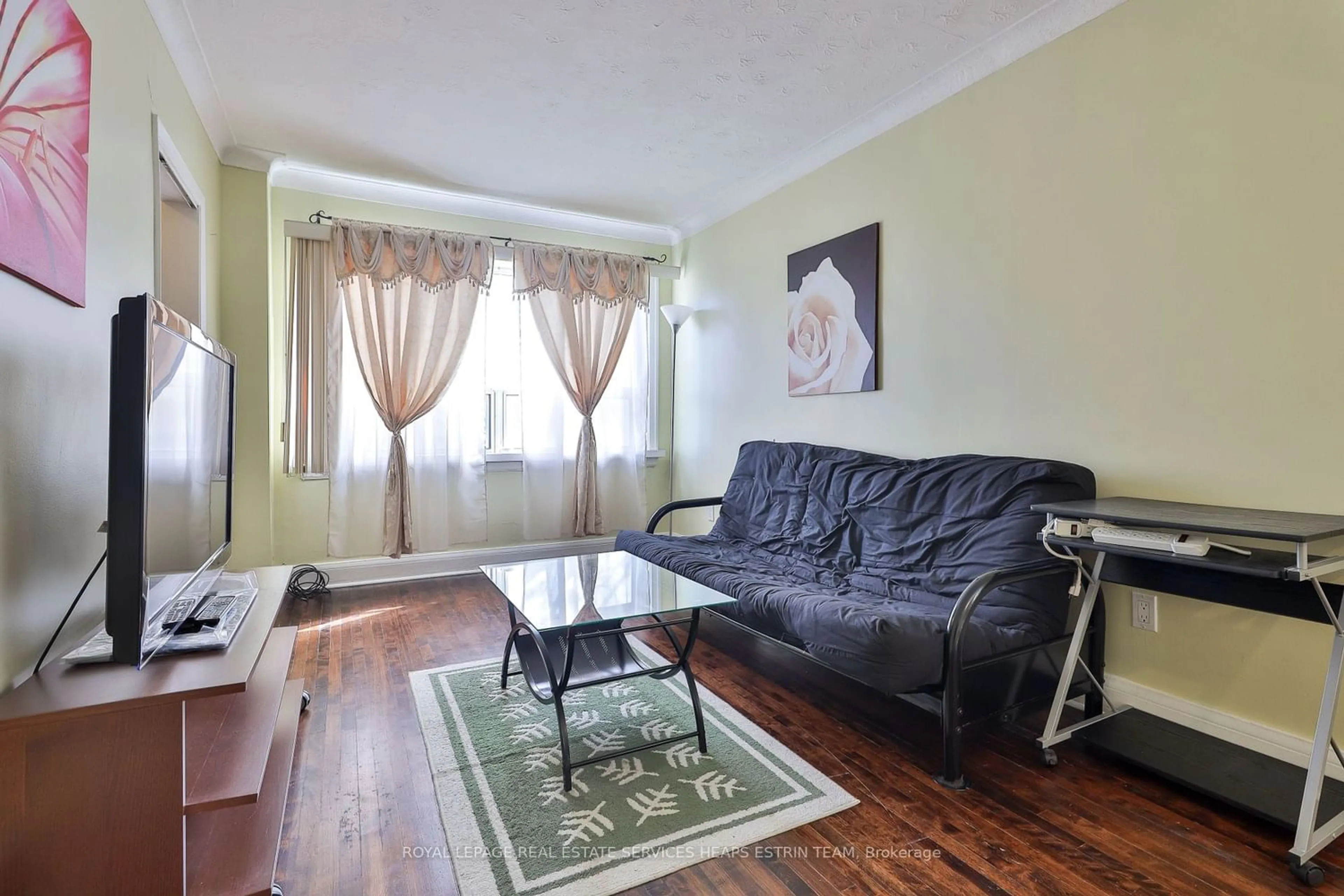 Living room for 570 Blackthorn Ave, Toronto Ontario M6M 3C8