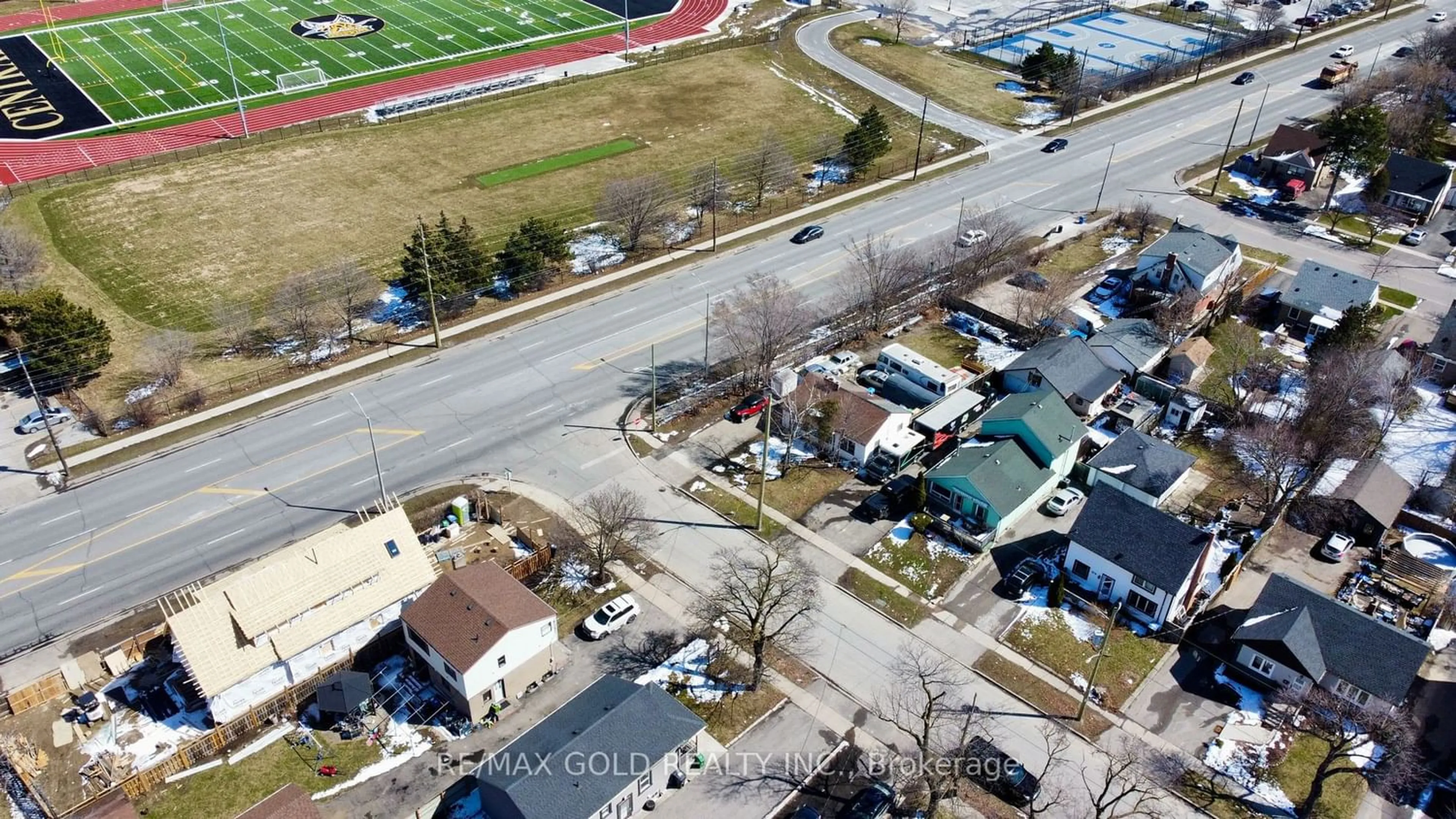 A pic from outside/outdoor area/front of a property/back of a property/a pic from drone, street for 103 Woodward Ave, Brampton Ontario L6V 1K5