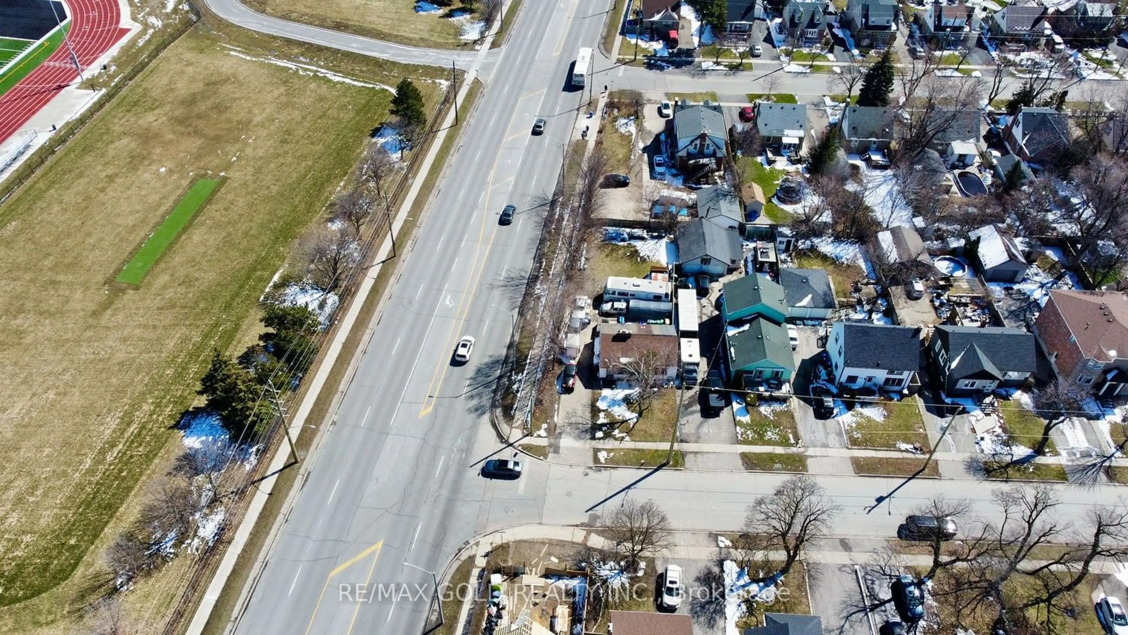 A pic from outside/outdoor area/front of a property/back of a property/a pic from drone, street for 103 Woodward Ave, Brampton Ontario L6V 1K5