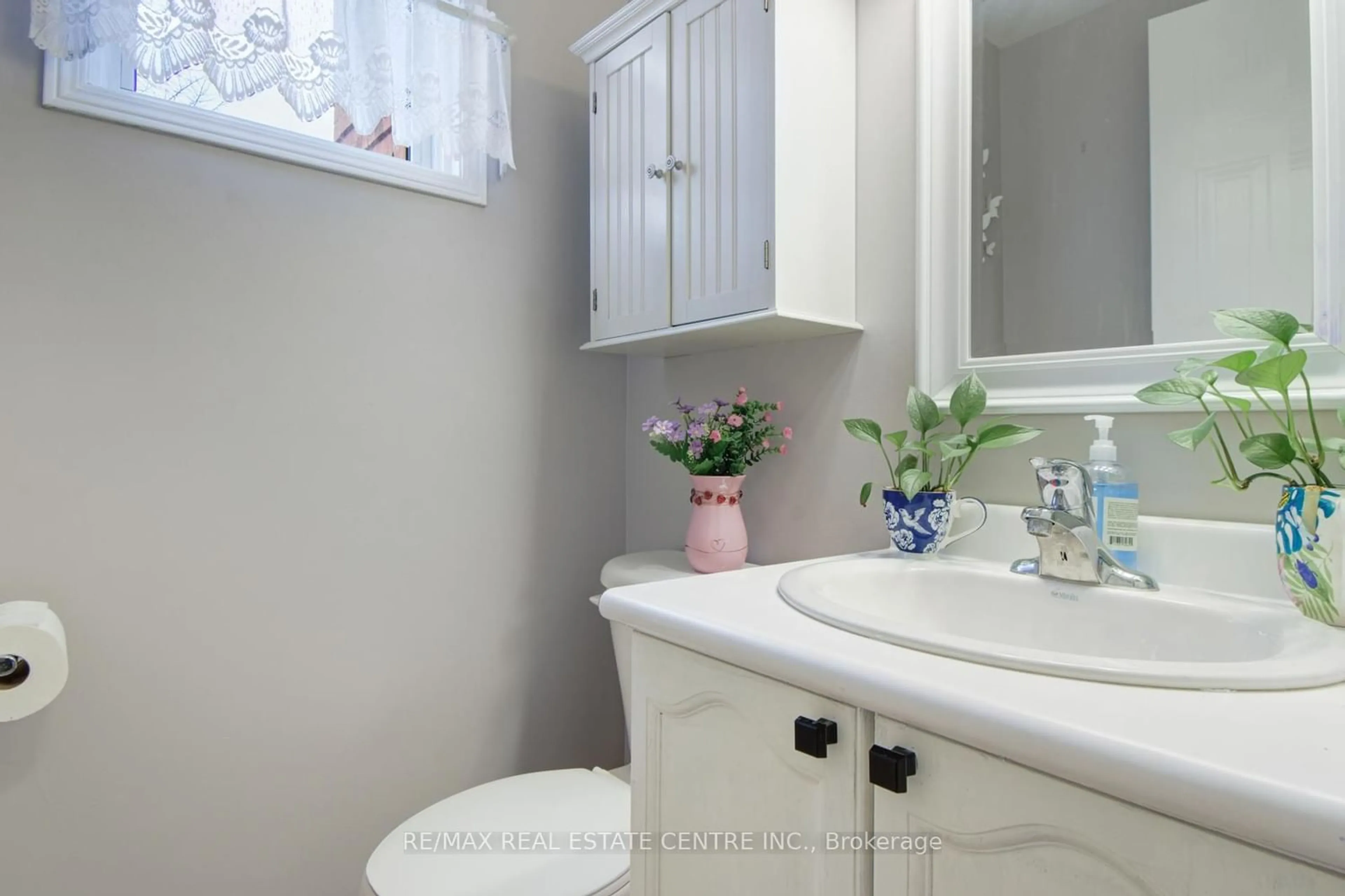 Bathroom for 5558 Cortina Cres, Mississauga Ontario L4Z 3R2