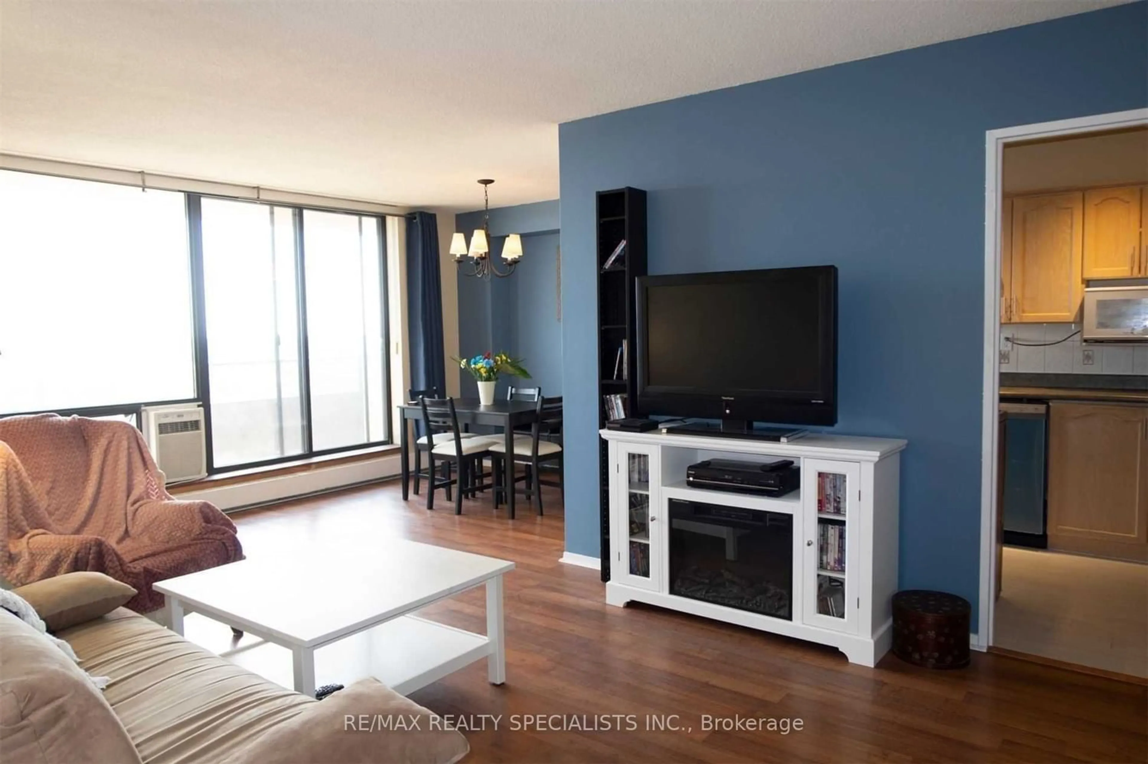 Living room for 2929 Aquitaine Ave #1109, Mississauga Ontario L5N 2C7
