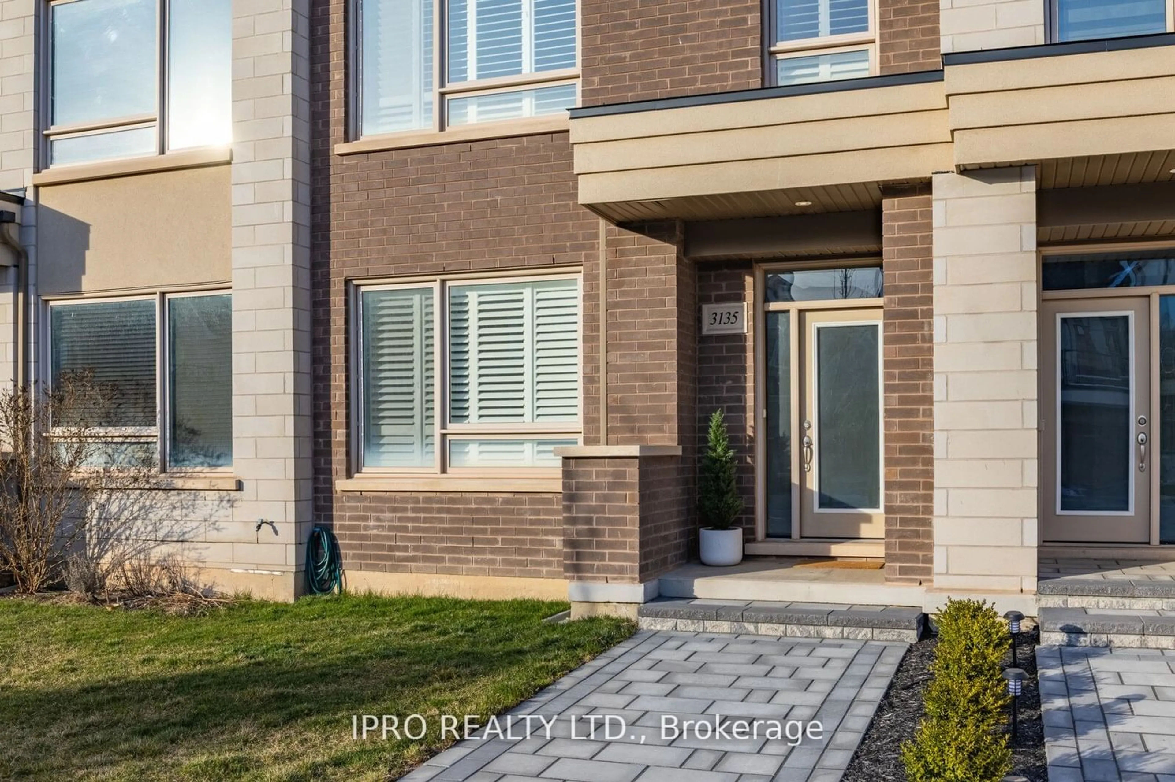 Home with brick exterior material for 3135 Ernest Appelbe Blvd, Oakville Ontario L6H 0N8
