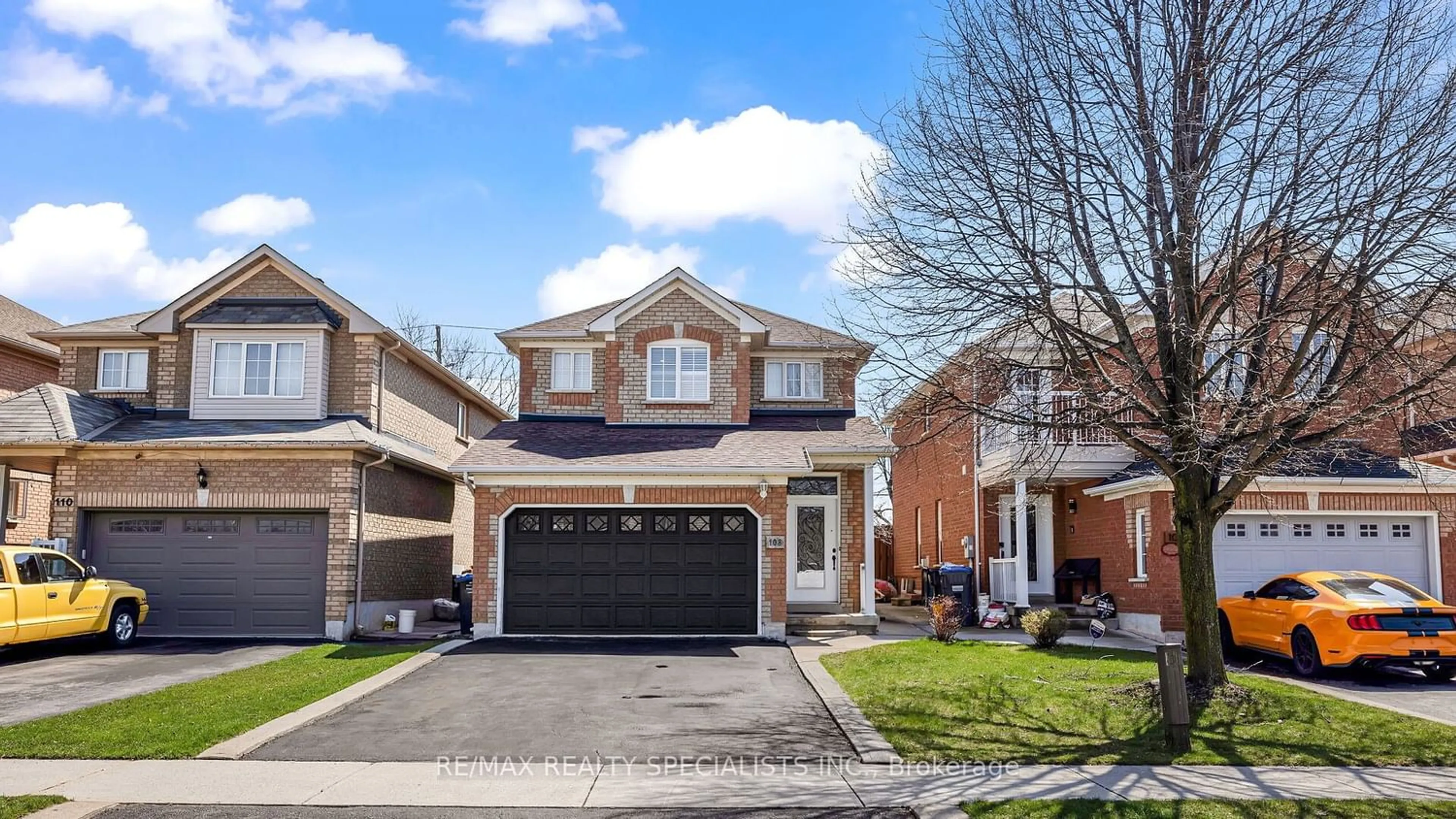 Frontside or backside of a home for 108 Twin Pines Cres, Brampton Ontario L7A 1N1