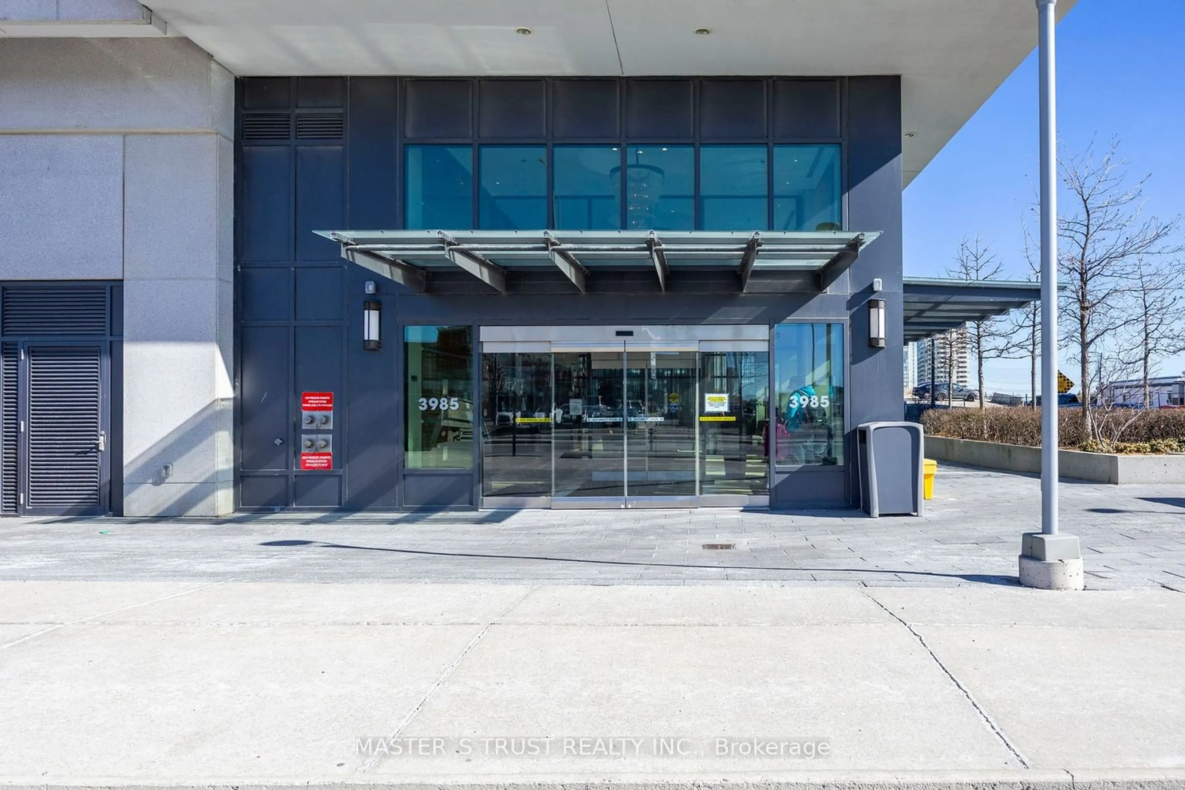 Indoor foyer for 3985 Grand Park Dr #403, Mississauga Ontario L5B 0H8