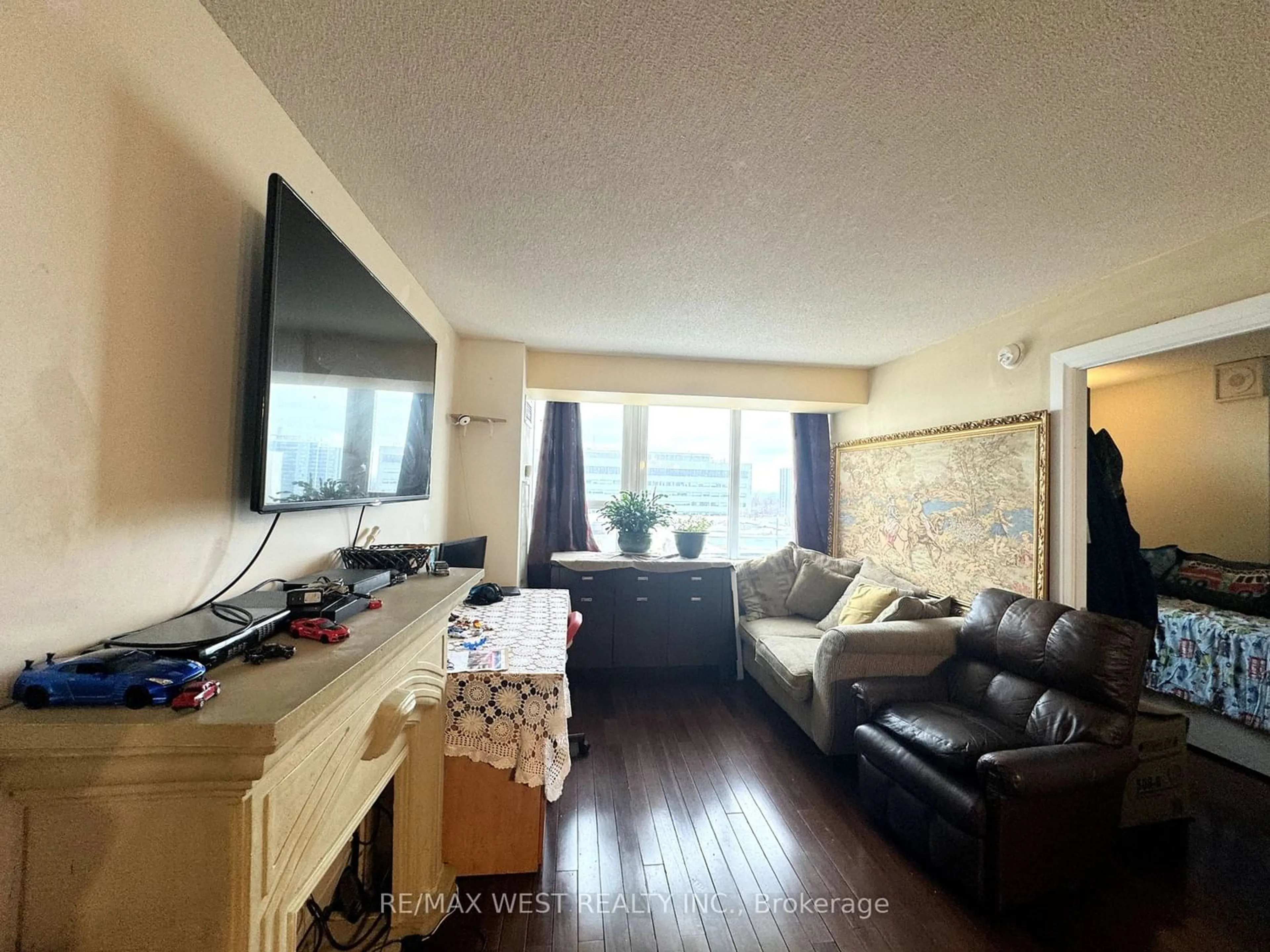 A pic of a room for 2737 Keele St #519, Toronto Ontario M3M 2E9