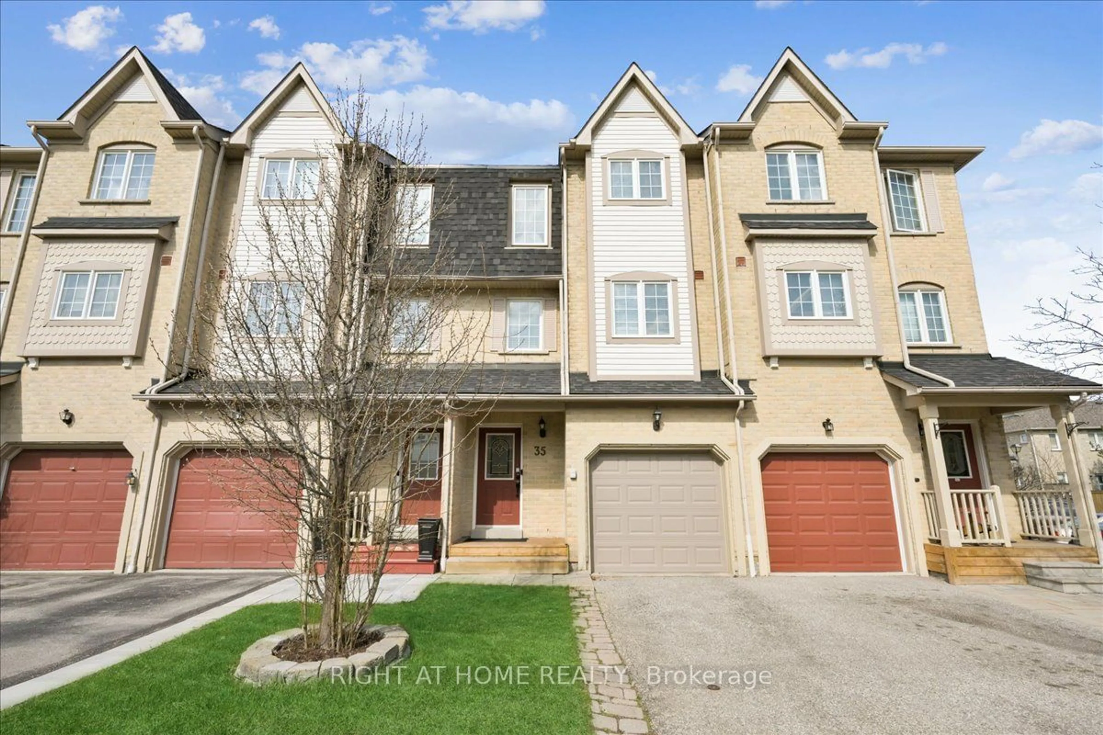 A pic from exterior of the house or condo for 7284 Bellshire Gate #35, Mississauga Ontario L5N 8E3