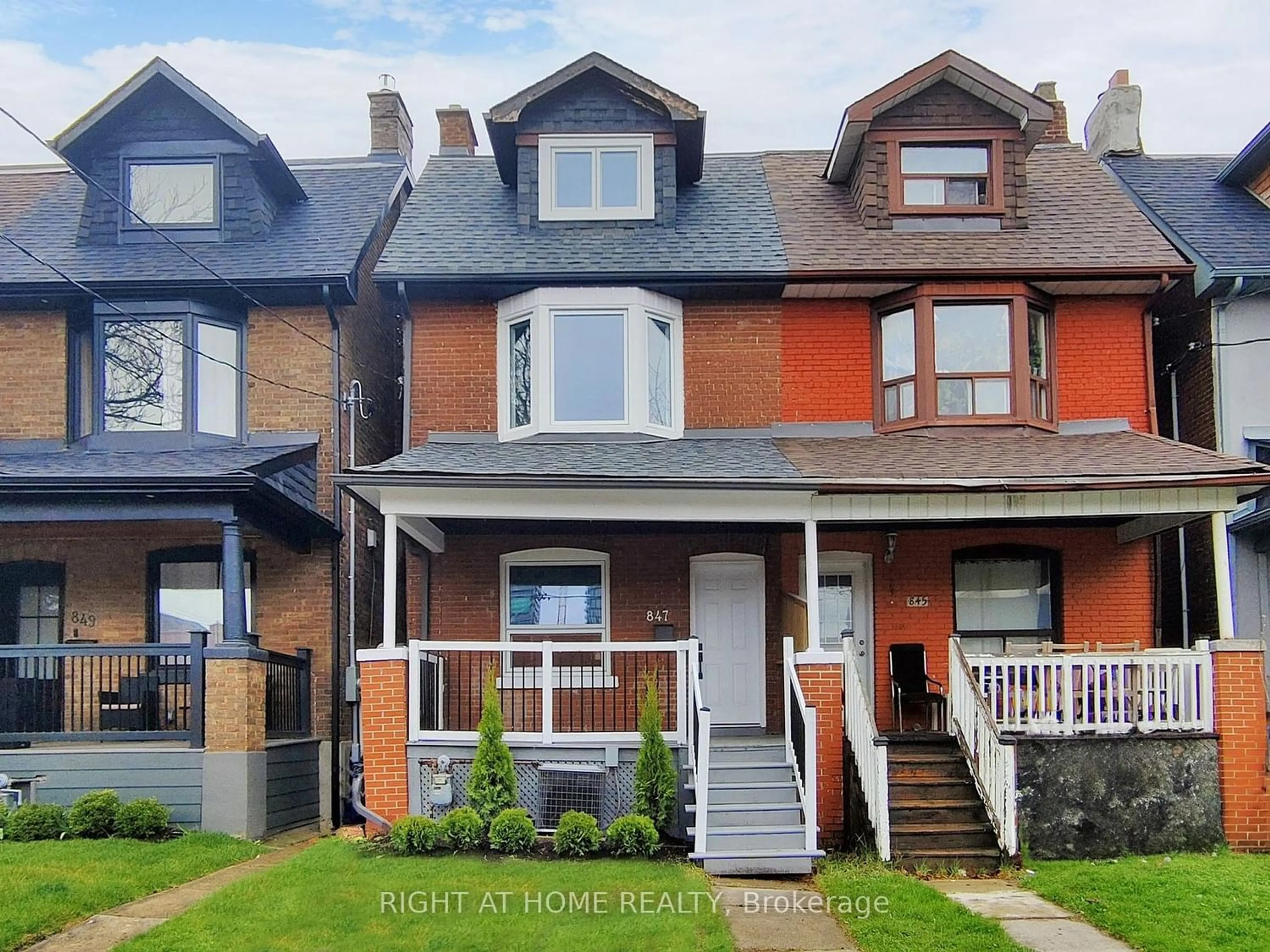 Frontside or backside of a home for 847 Gladstone Ave, Toronto Ontario M6H 3J7