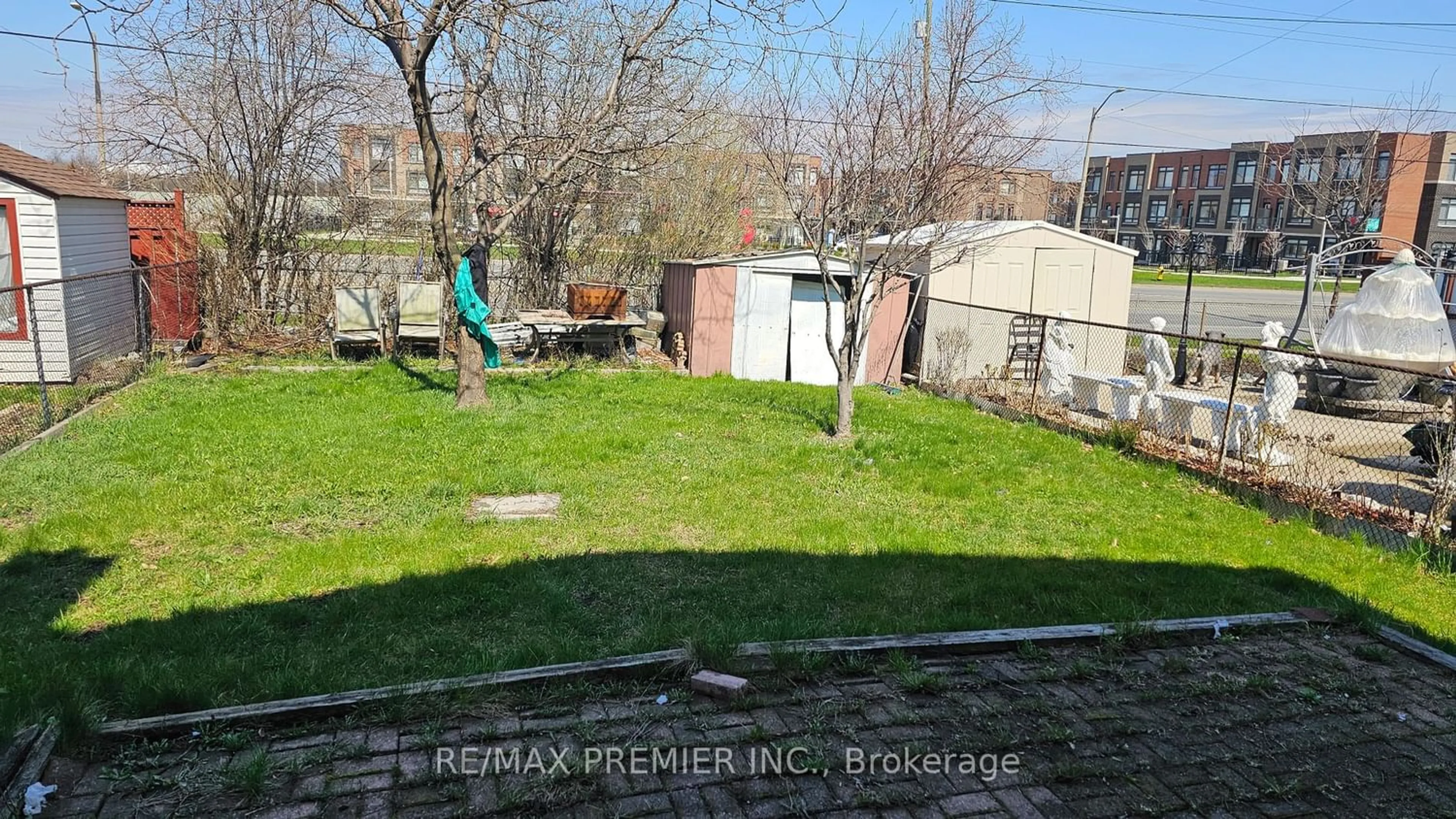 Fenced yard for 57 Mercedes Dr, Toronto Ontario M9V 4T4