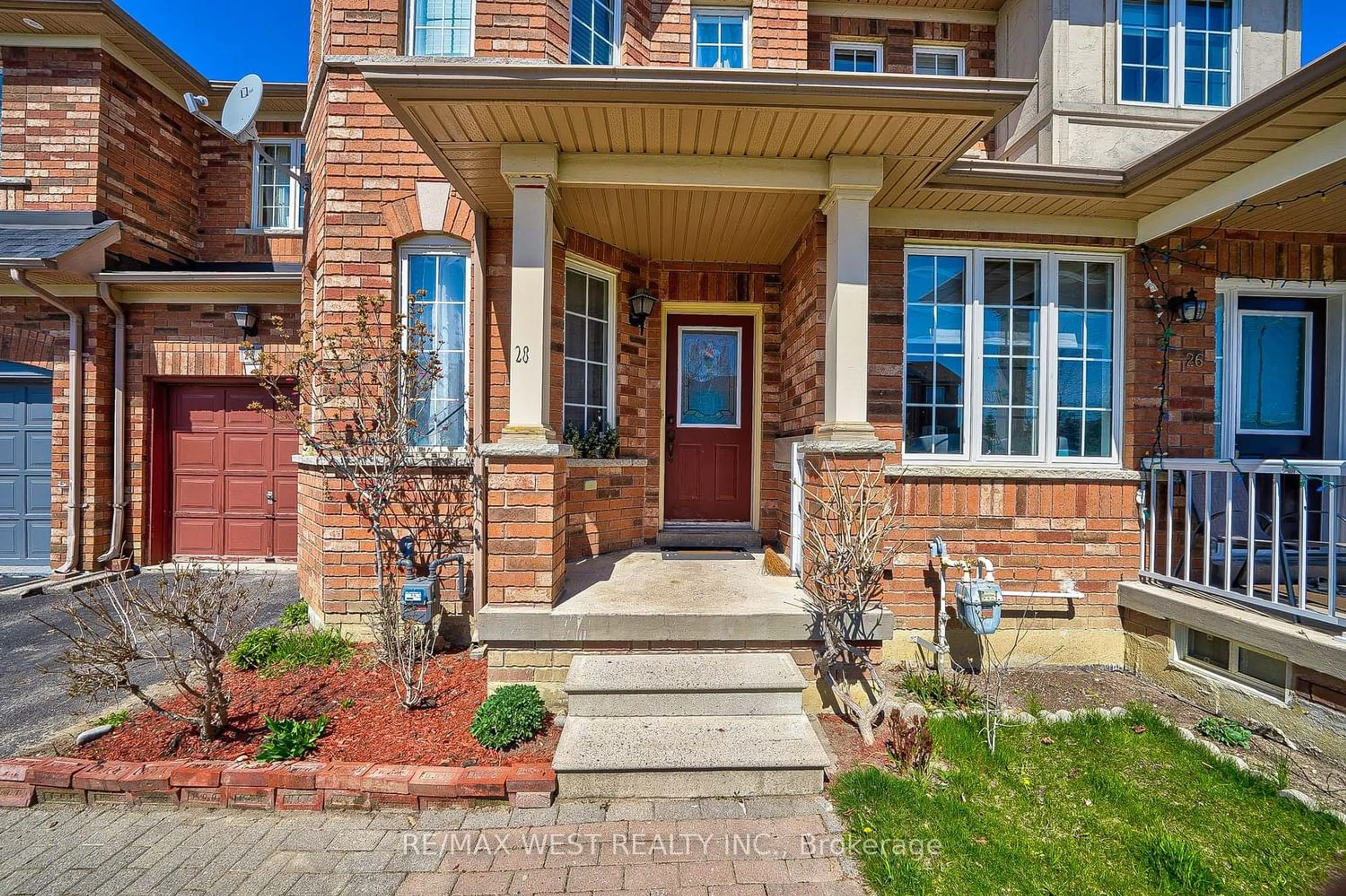 Home with brick exterior material for 28 Pompano Pl, Brampton Ontario L6P 1N5