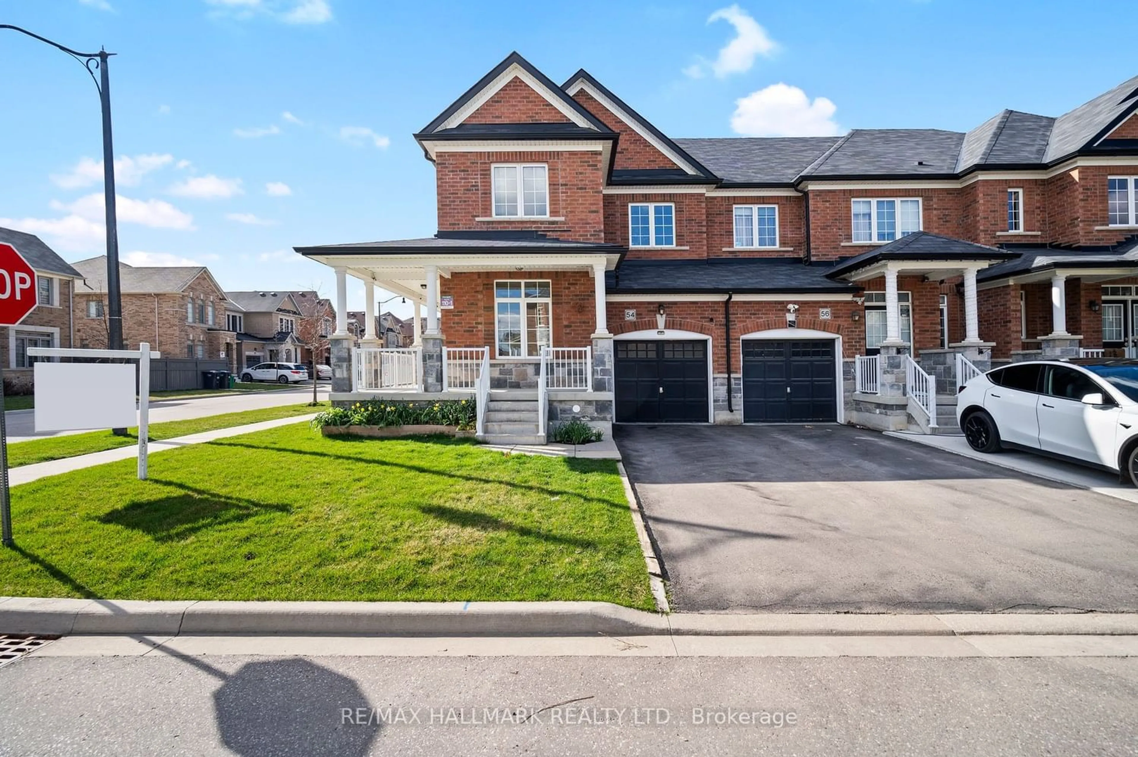 Frontside or backside of a home for 54 Yellowknife Rd, Brampton Ontario L6R 3X4
