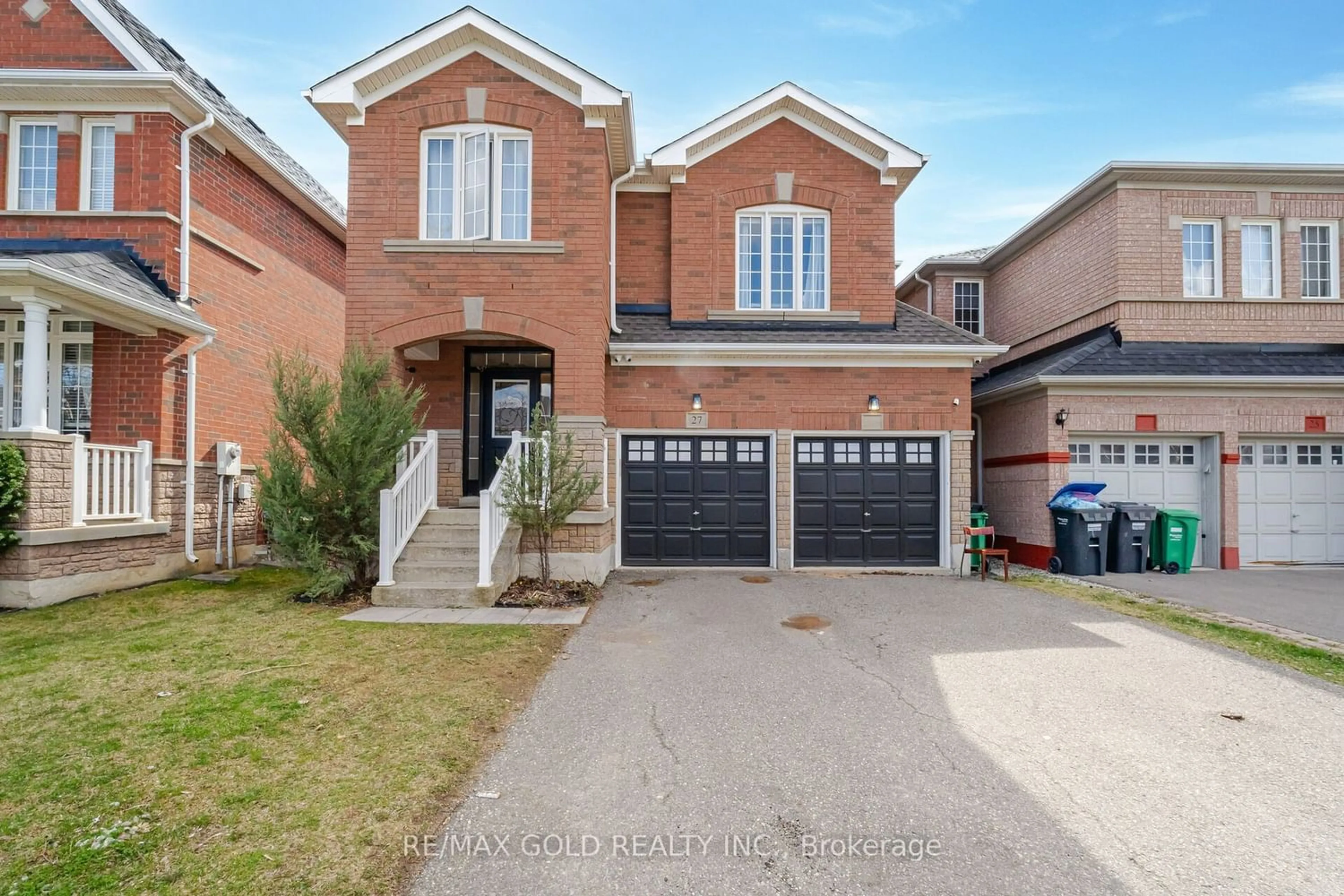 Frontside or backside of a home for 27 Treegrove Cres, Brampton Ontario L7A 0K4
