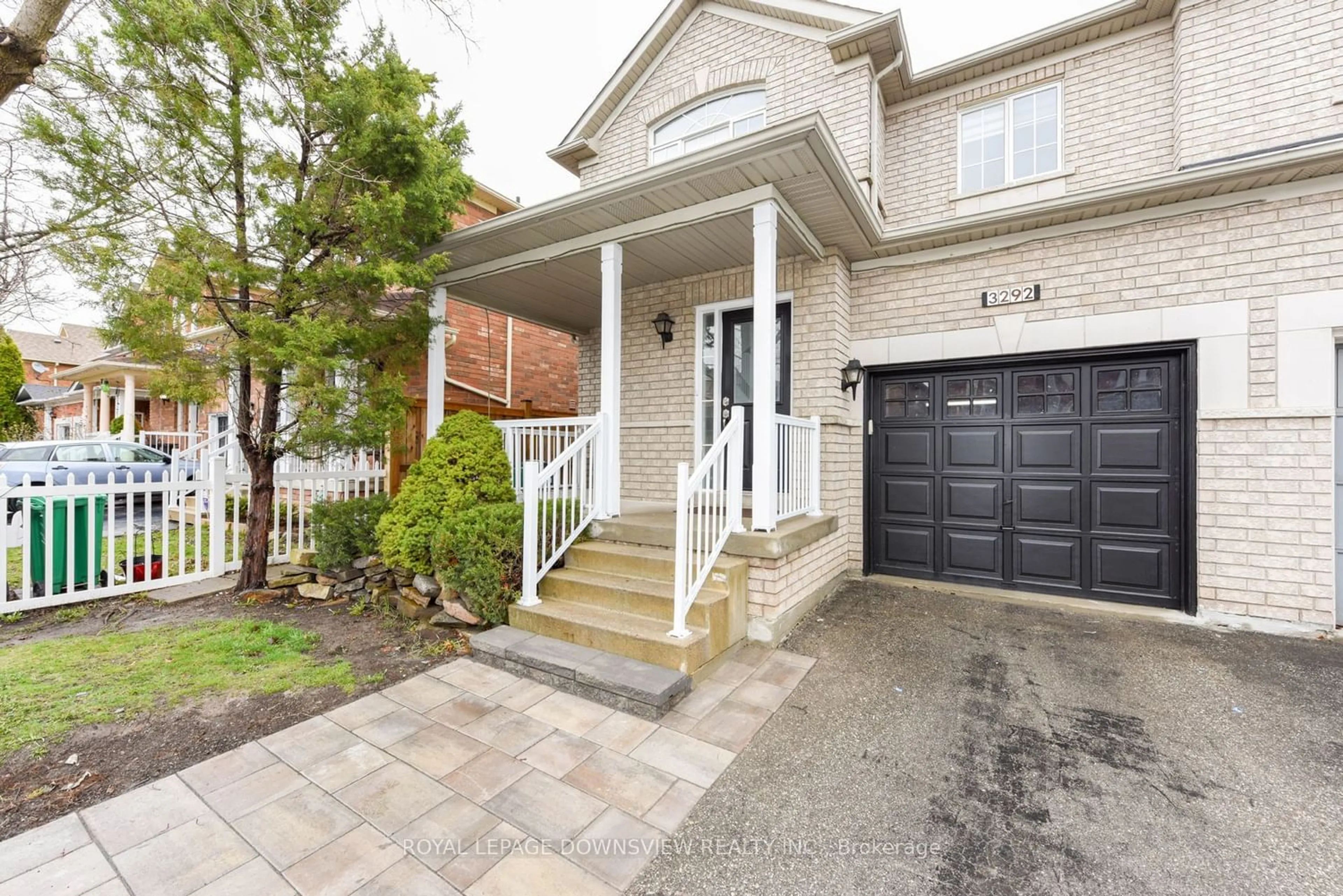 Home with brick exterior material for 3292 Ridgeleigh Hts, Mississauga Ontario L5M 6R9