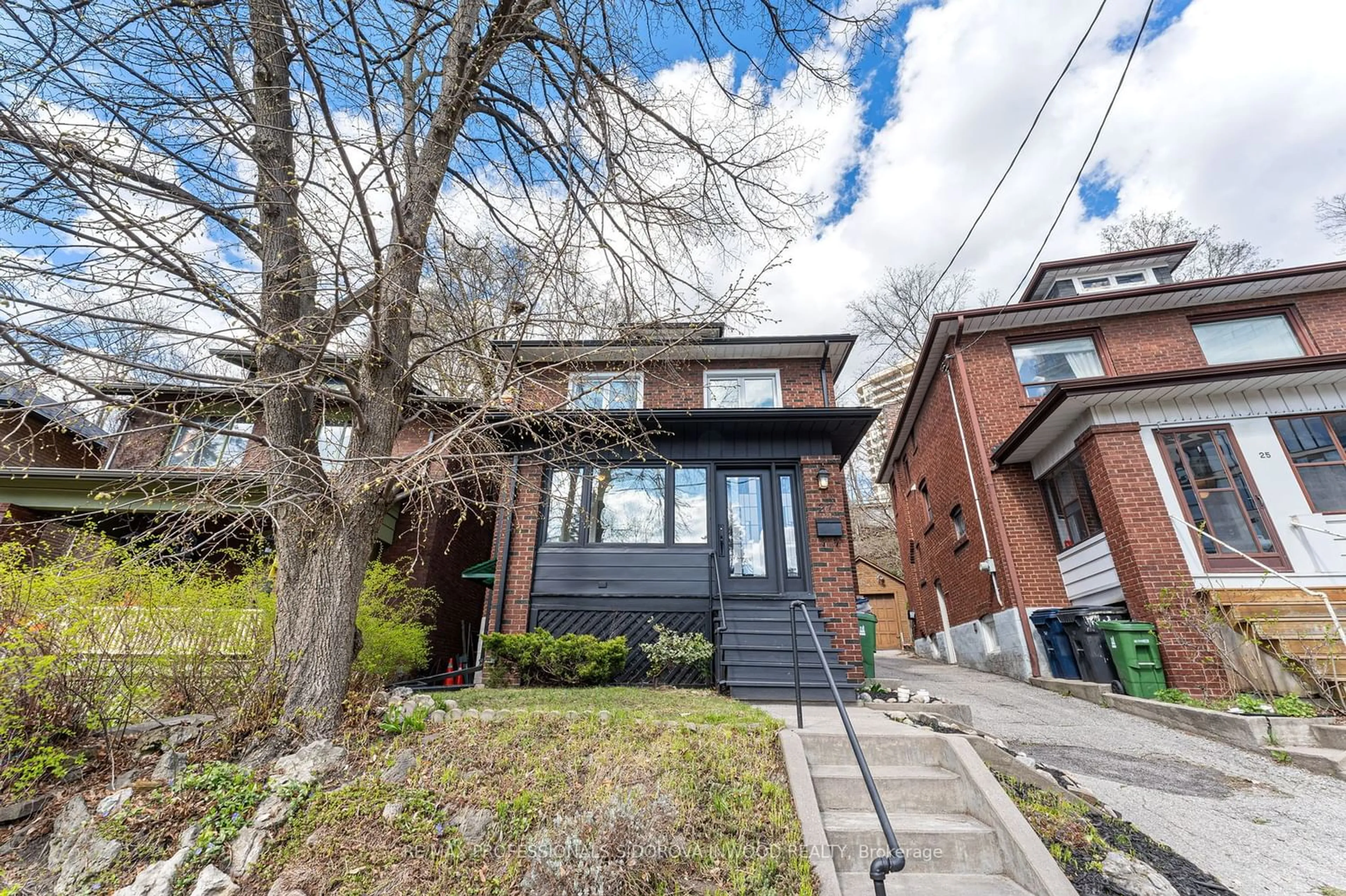 Frontside or backside of a home for 27 Parkview Gdns, Toronto Ontario M6P 2W1