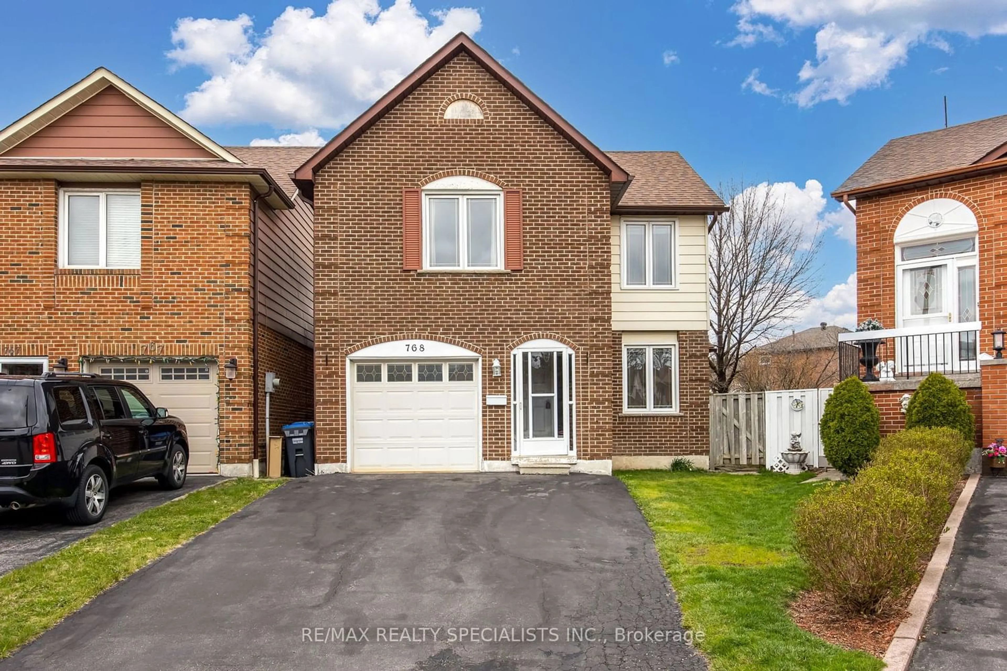 Home with brick exterior material for 768 Thistle Down Crt, Mississauga Ontario L5C 3K6