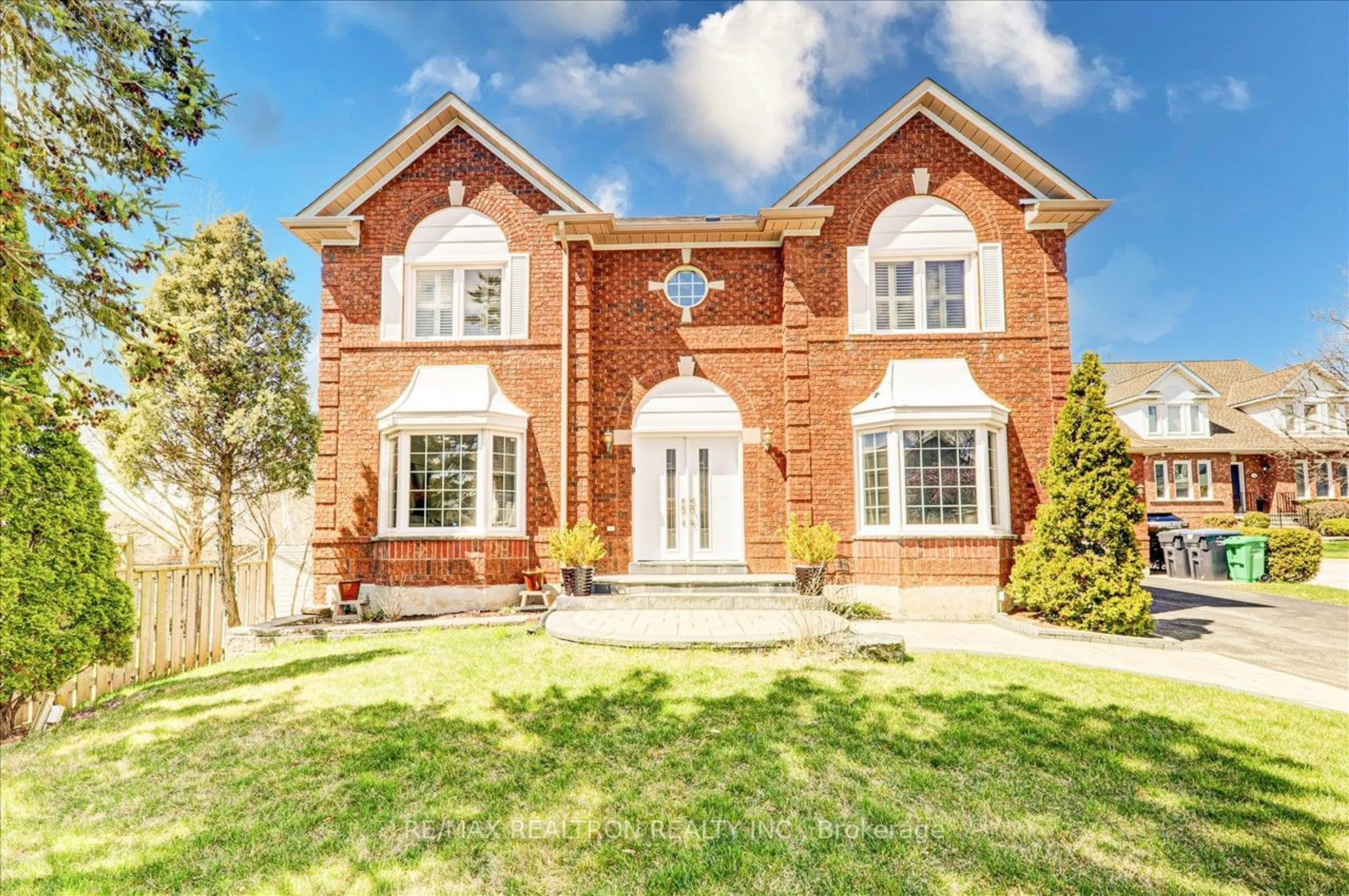 Home with brick exterior material for 3354 Trelawny Circ, Mississauga Ontario L5N 6N5