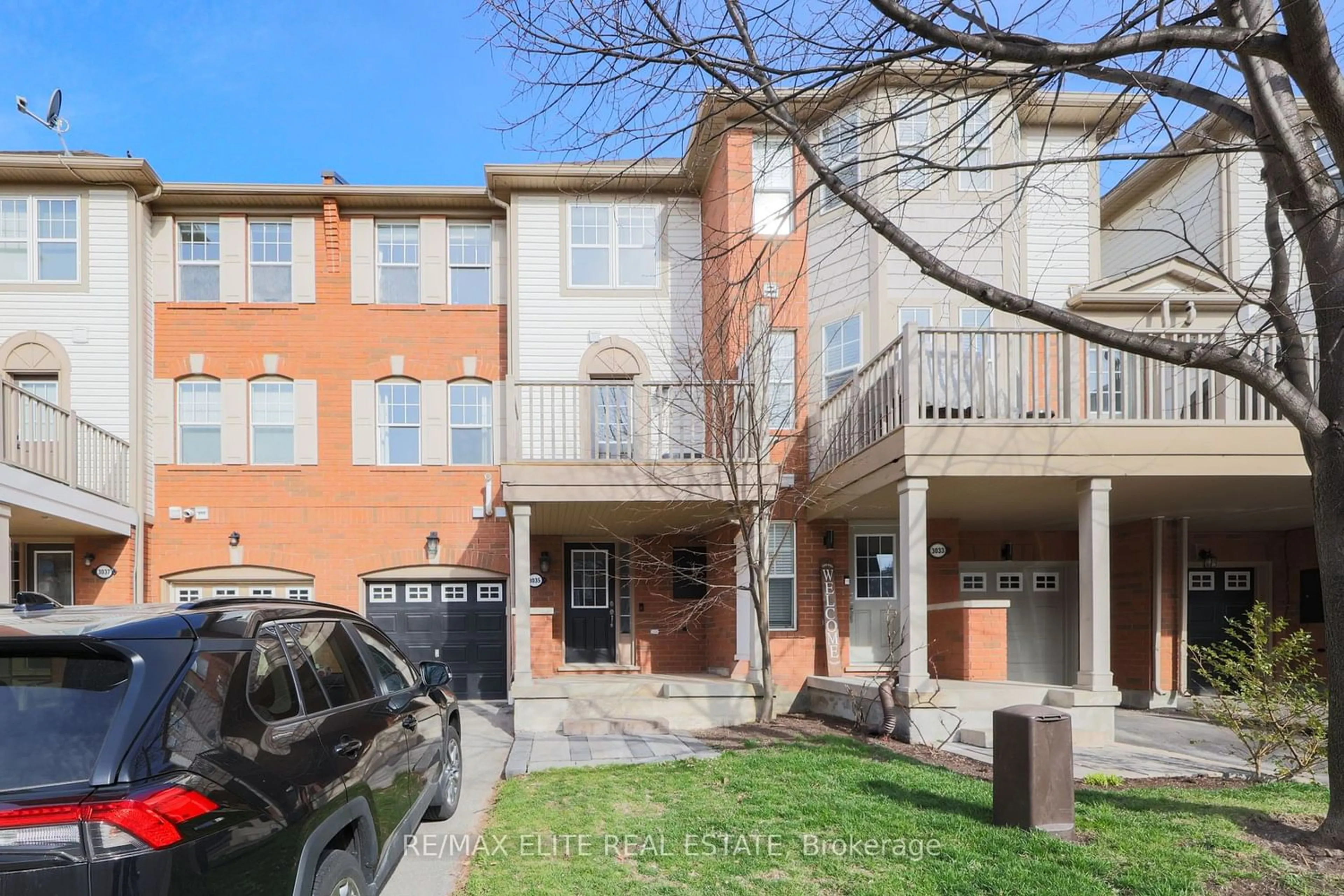 A pic from exterior of the house or condo for 3035 Dewridge Ave, Oakville Ontario L6M 5H9