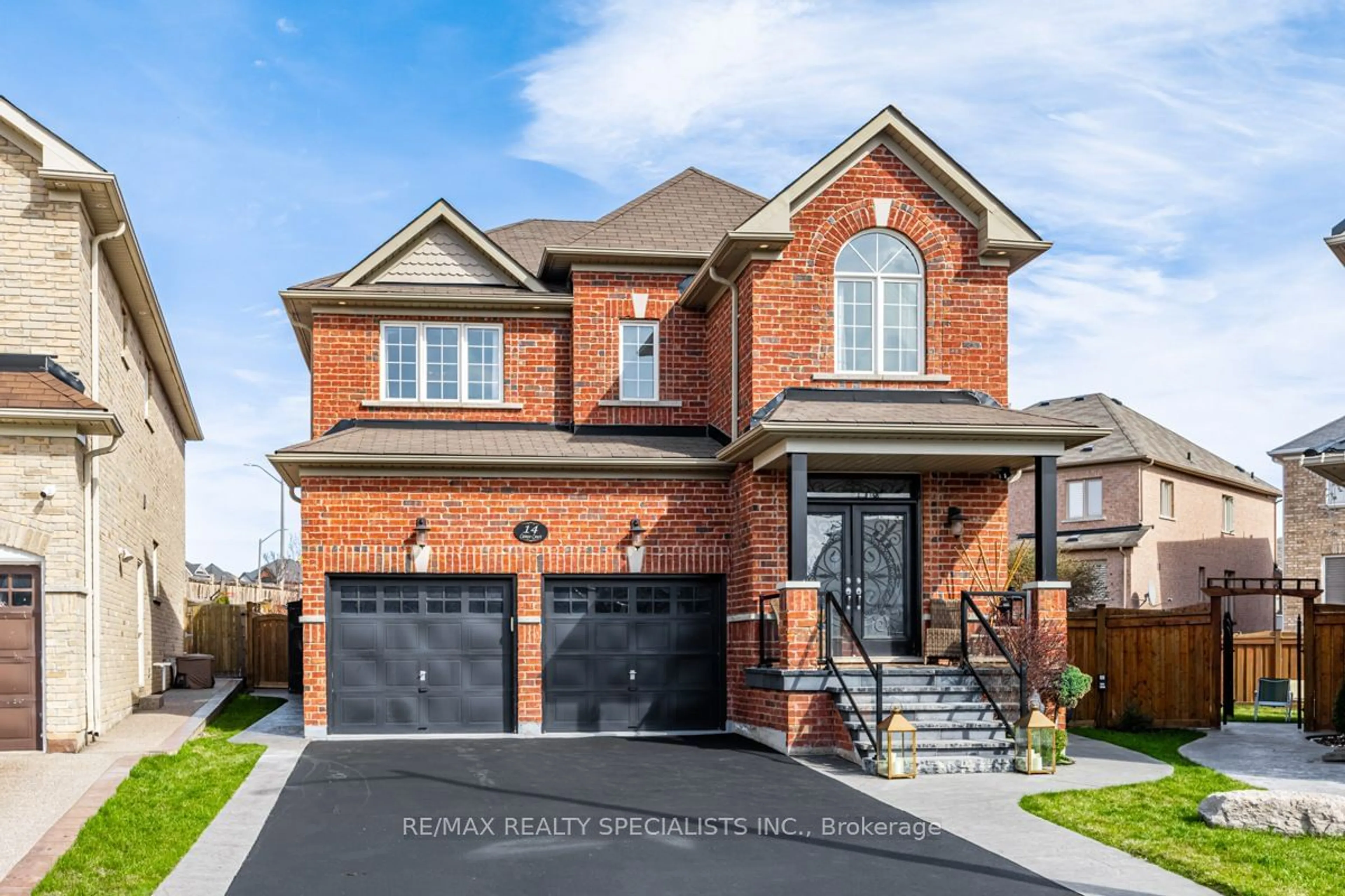 Home with brick exterior material for 14 Cameo Crt, Brampton Ontario L6Y 0N7