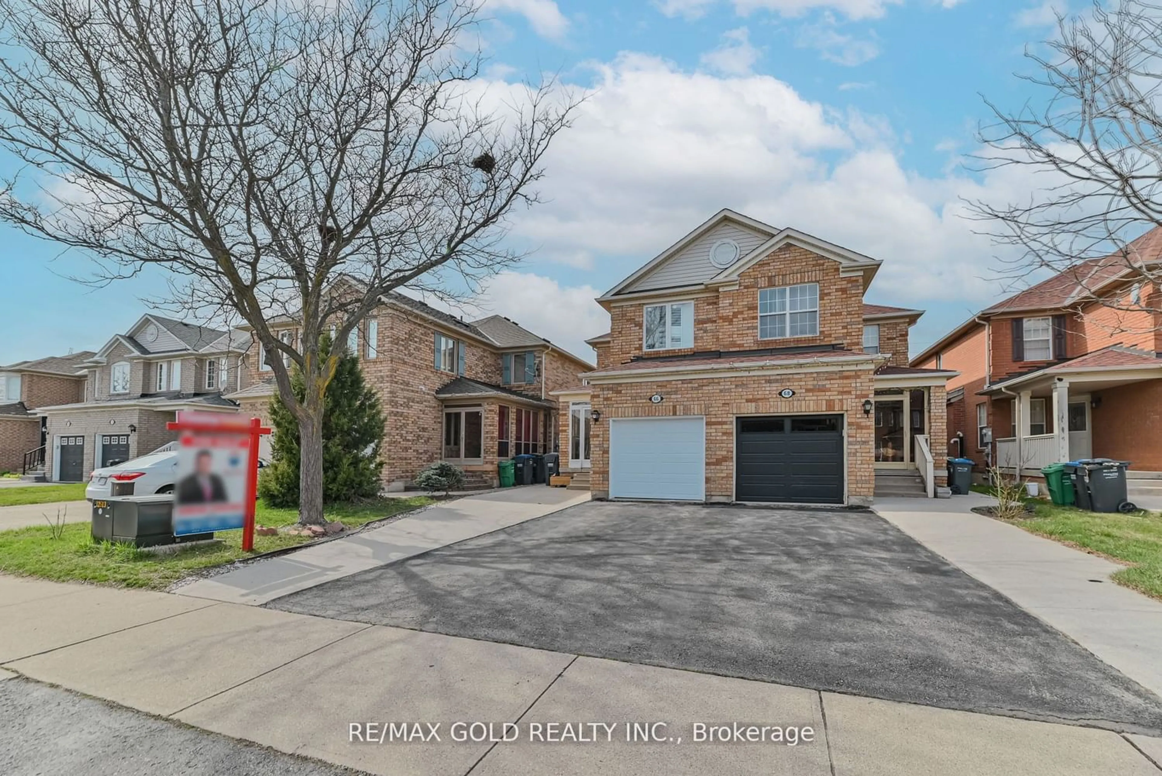 Frontside or backside of a home for 66 Secord Cres, Brampton Ontario L6X 4Y8