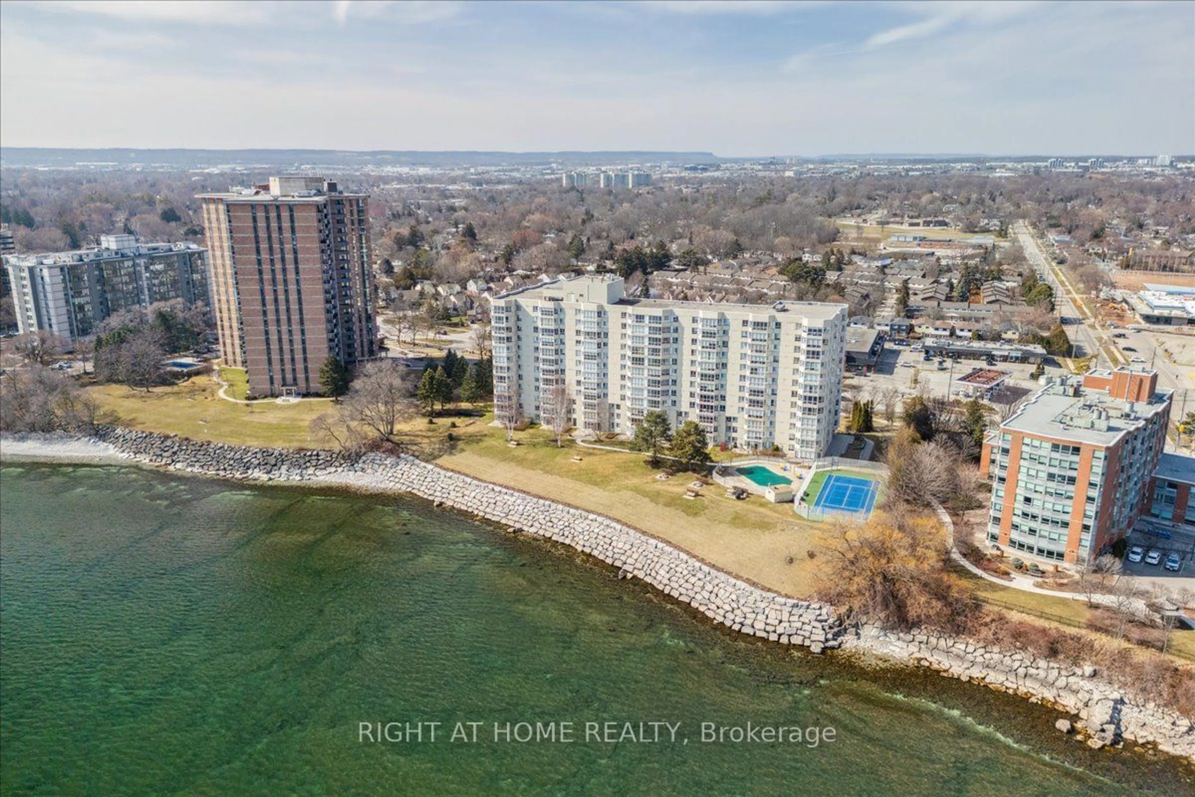 A pic from exterior of the house or condo for 5280 Lakeshore Rd #1108, Burlington Ontario L7L 5R1