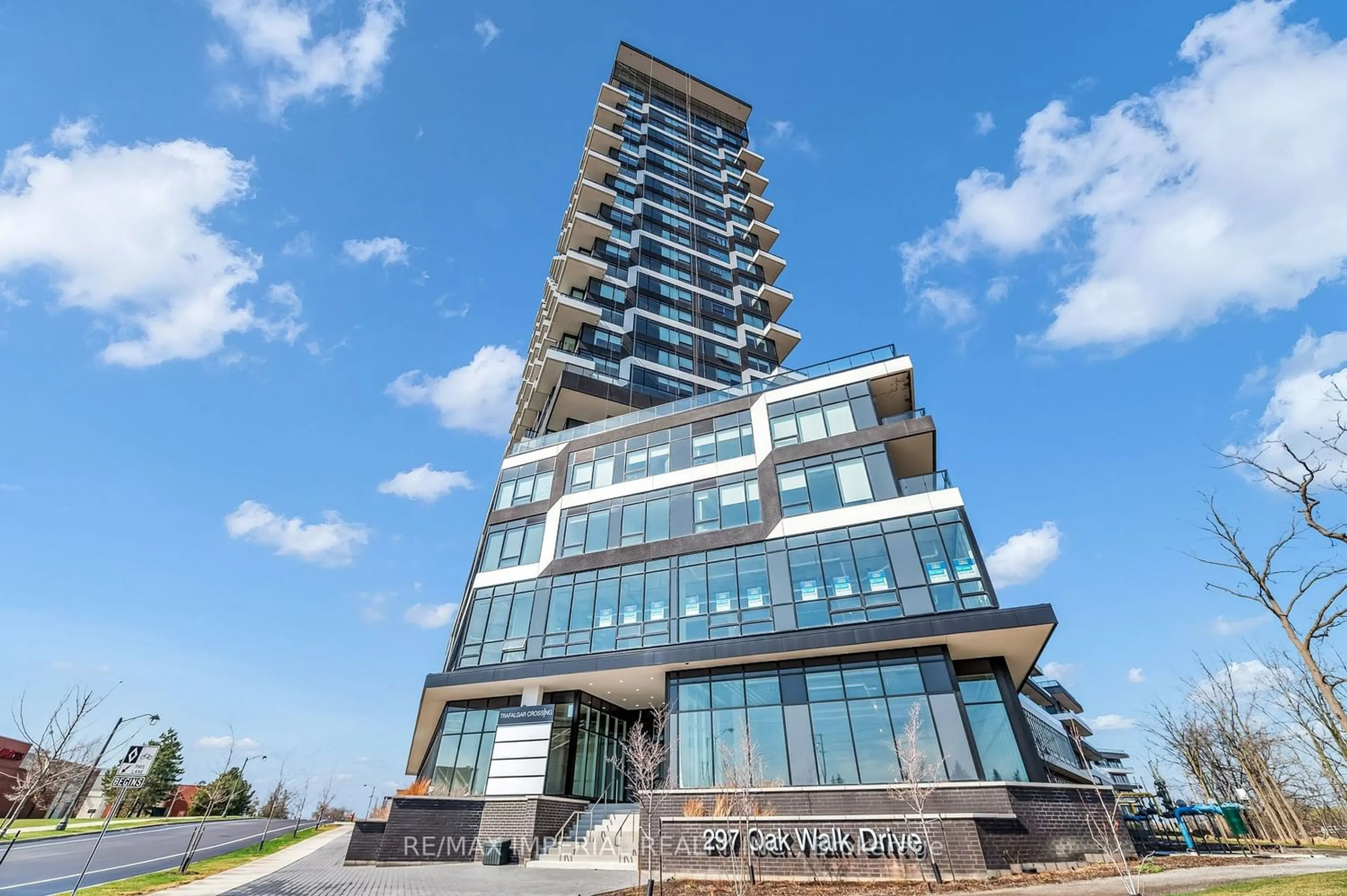 A pic from exterior of the house or condo for 297 Oak Walk Dr #401, Oakville Ontario L6H 3R6