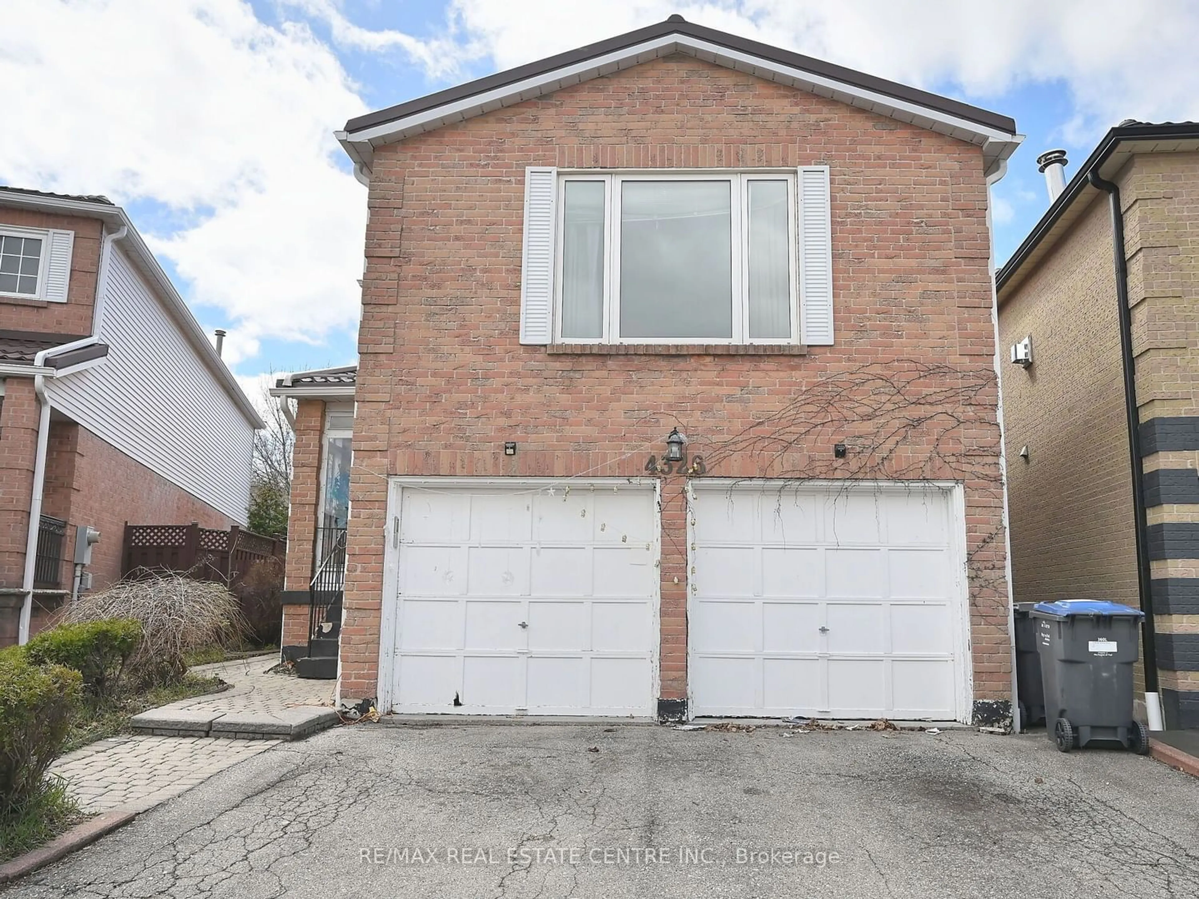 Frontside or backside of a home for 4326 Waterford Cres, Mississauga Ontario L5R 2B2