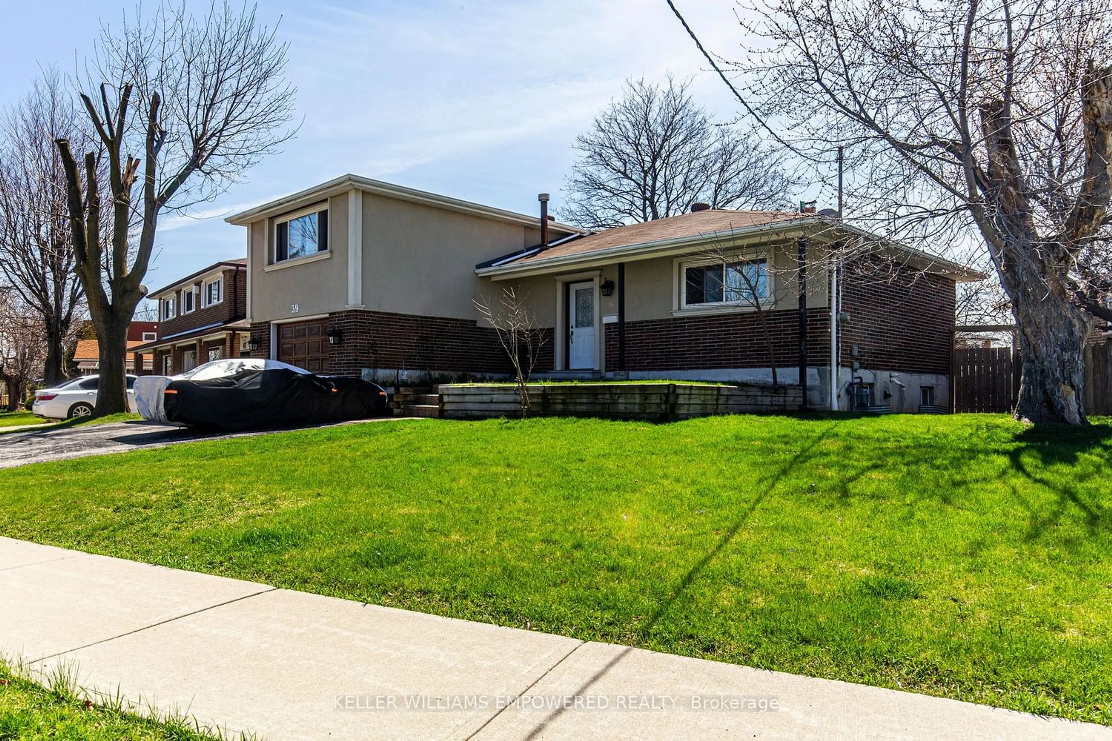 Frontside or backside of a home for 39 Romfield Dr, Toronto Ontario M3J 1K2