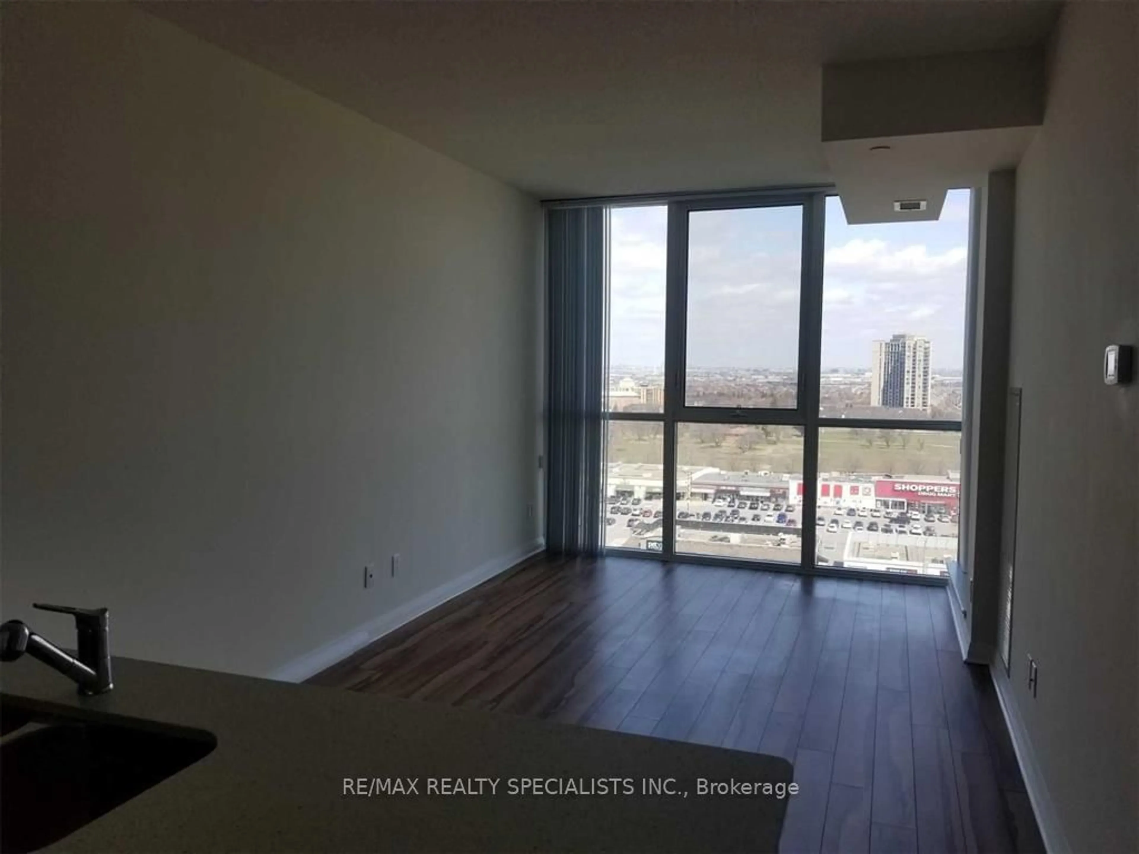 A pic of a room for 55 Eglinton Ave #1206, Mississauga Ontario L5R 0E4