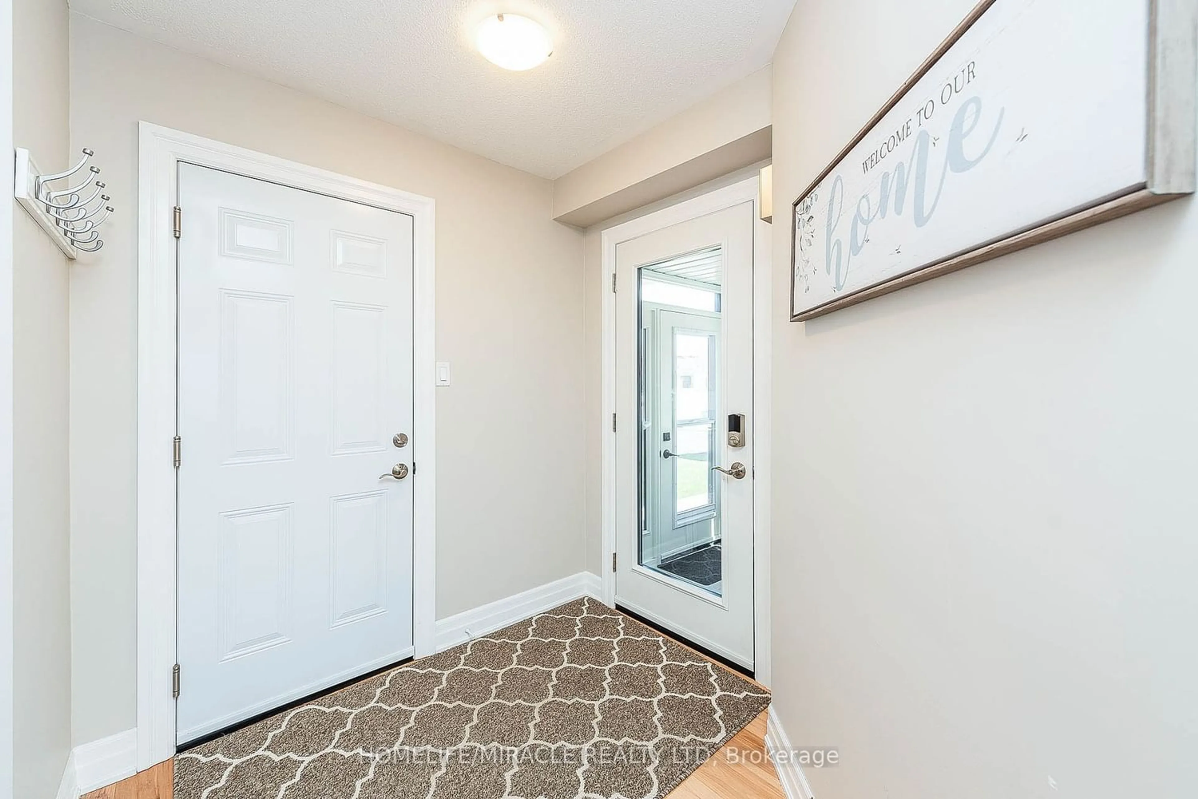Indoor entryway for 401 Jay Cres, Orangeville Ontario L9W 4Z1