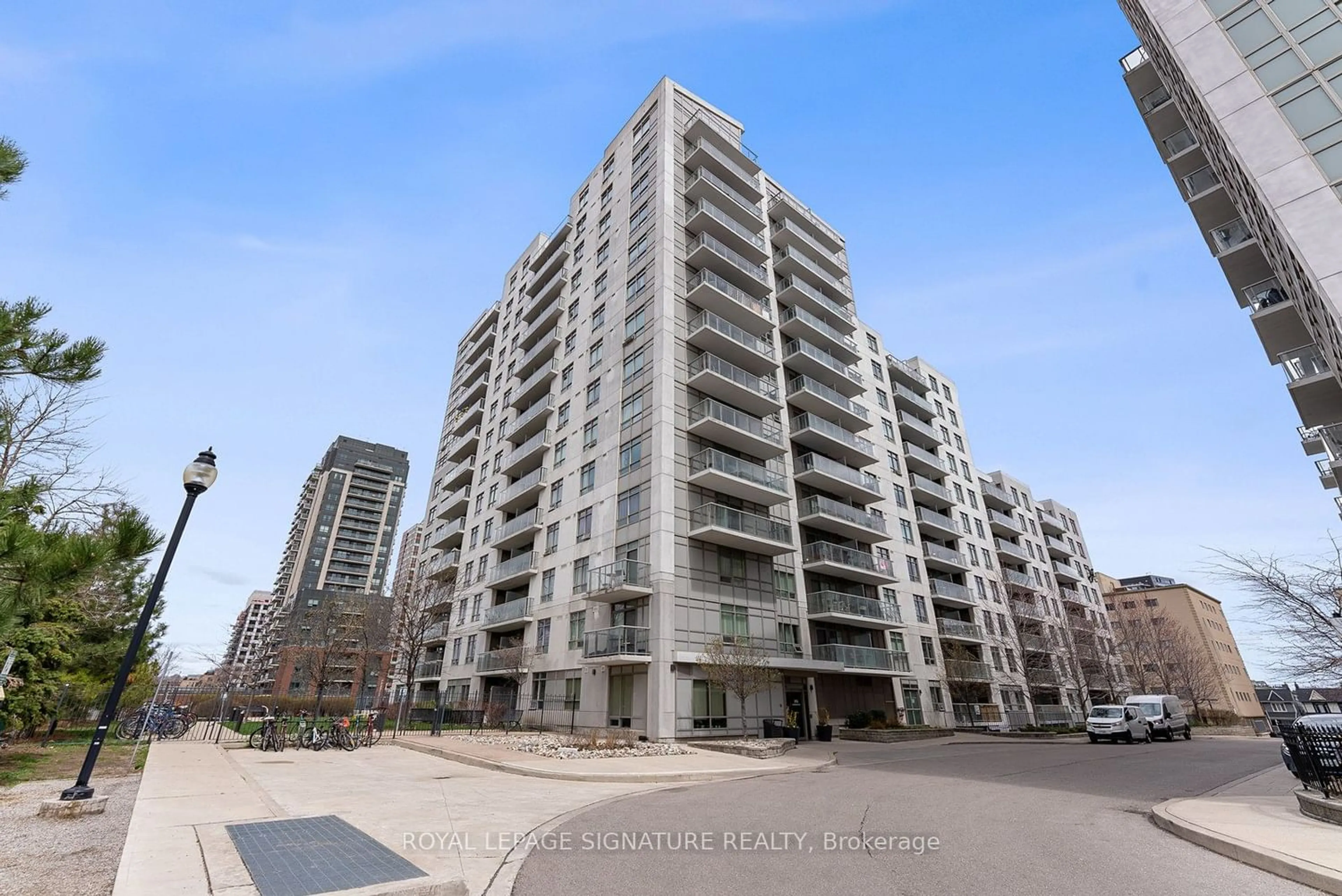 A pic from exterior of the house or condo for 816 Lansdowne Ave #321, Toronto Ontario M6H 4K6