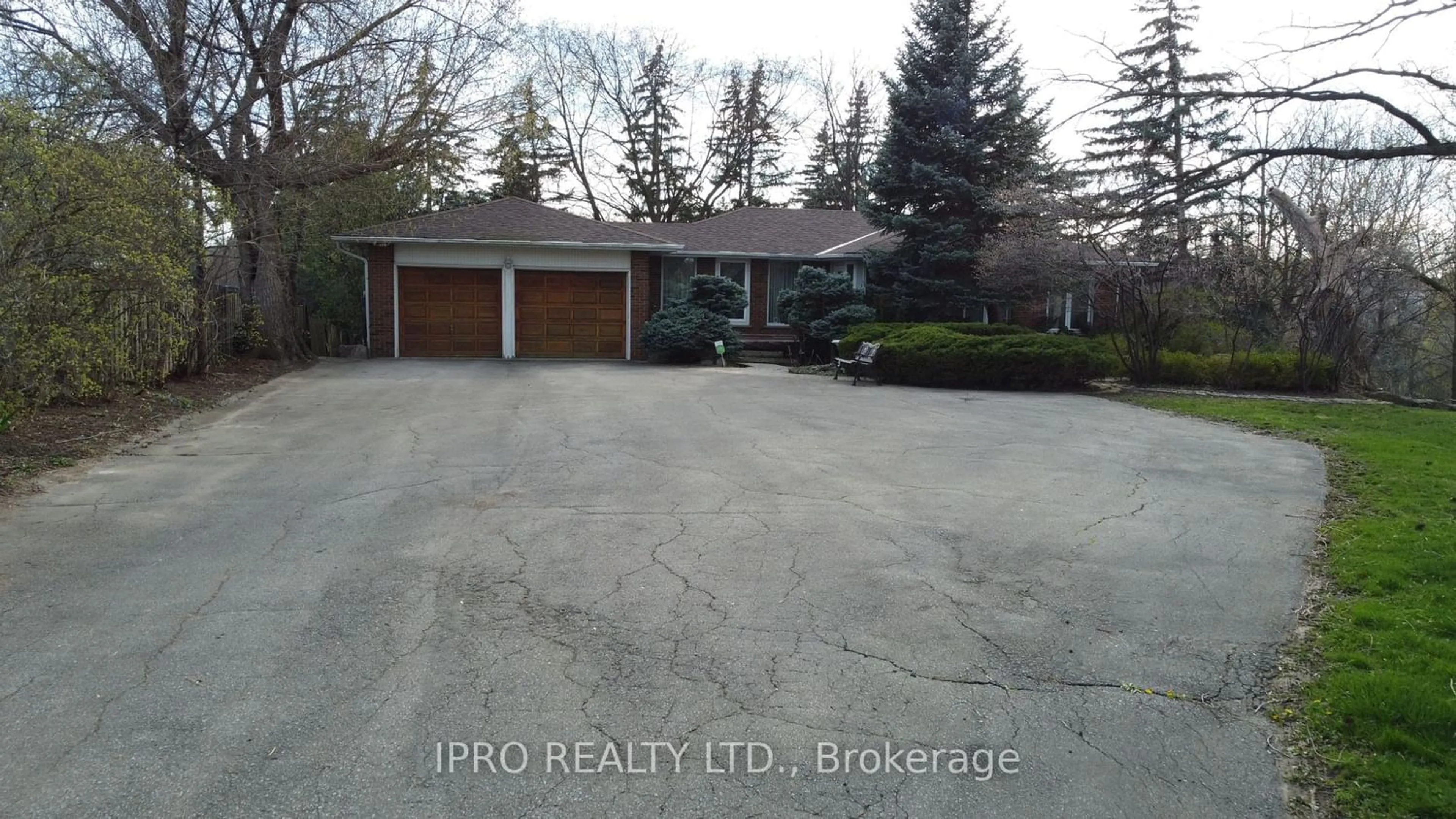 Frontside or backside of a home for 72 Rutledge Rd, Mississauga Ontario L5M 1H4