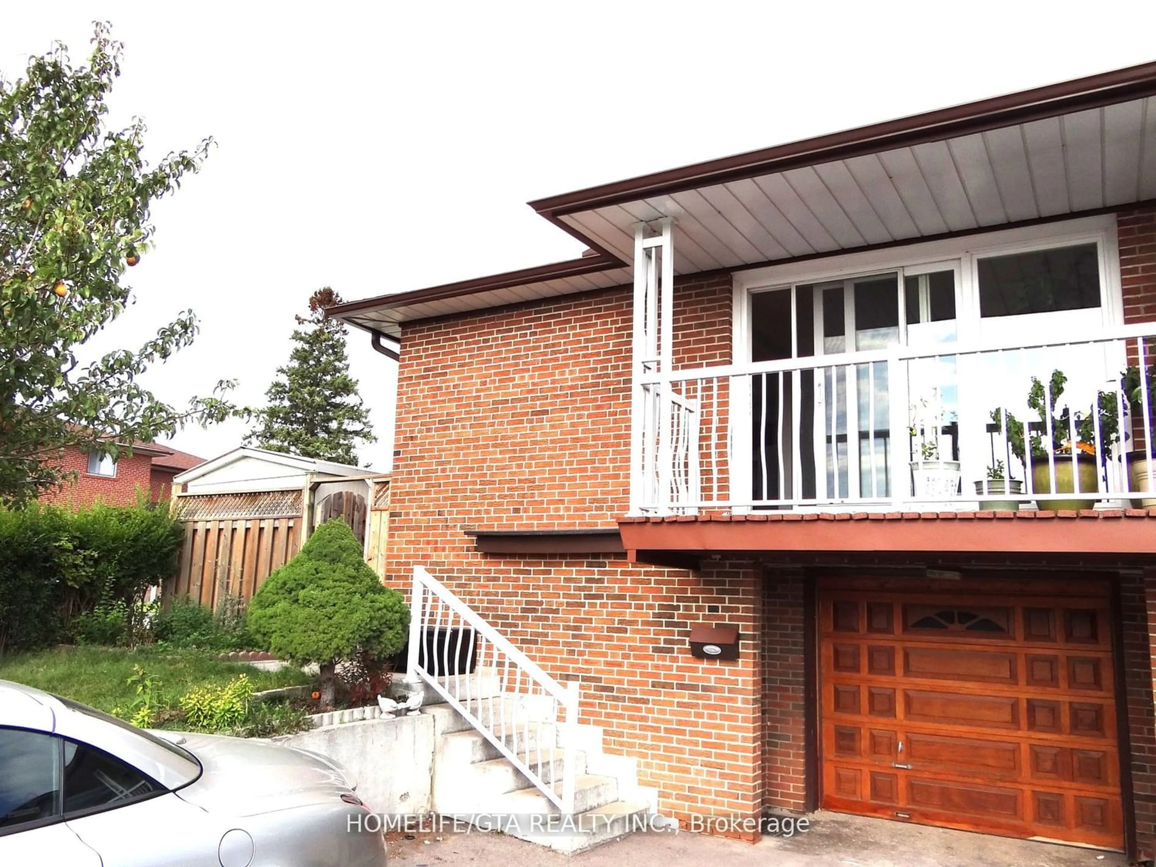 A pic from exterior of the house or condo for 23 Paradelle Cres, Toronto Ontario M3N 1E6