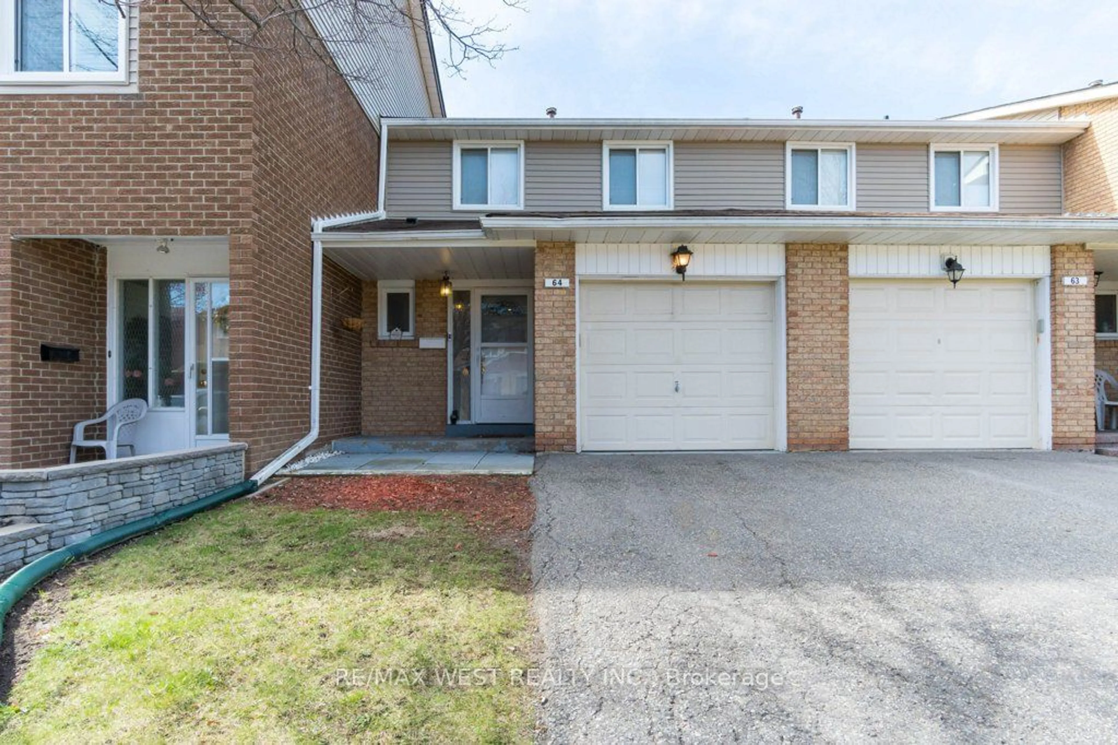 A pic from exterior of the house or condo for 64 Carisbrooke Crt #64, Brampton Ontario L6S 3K1