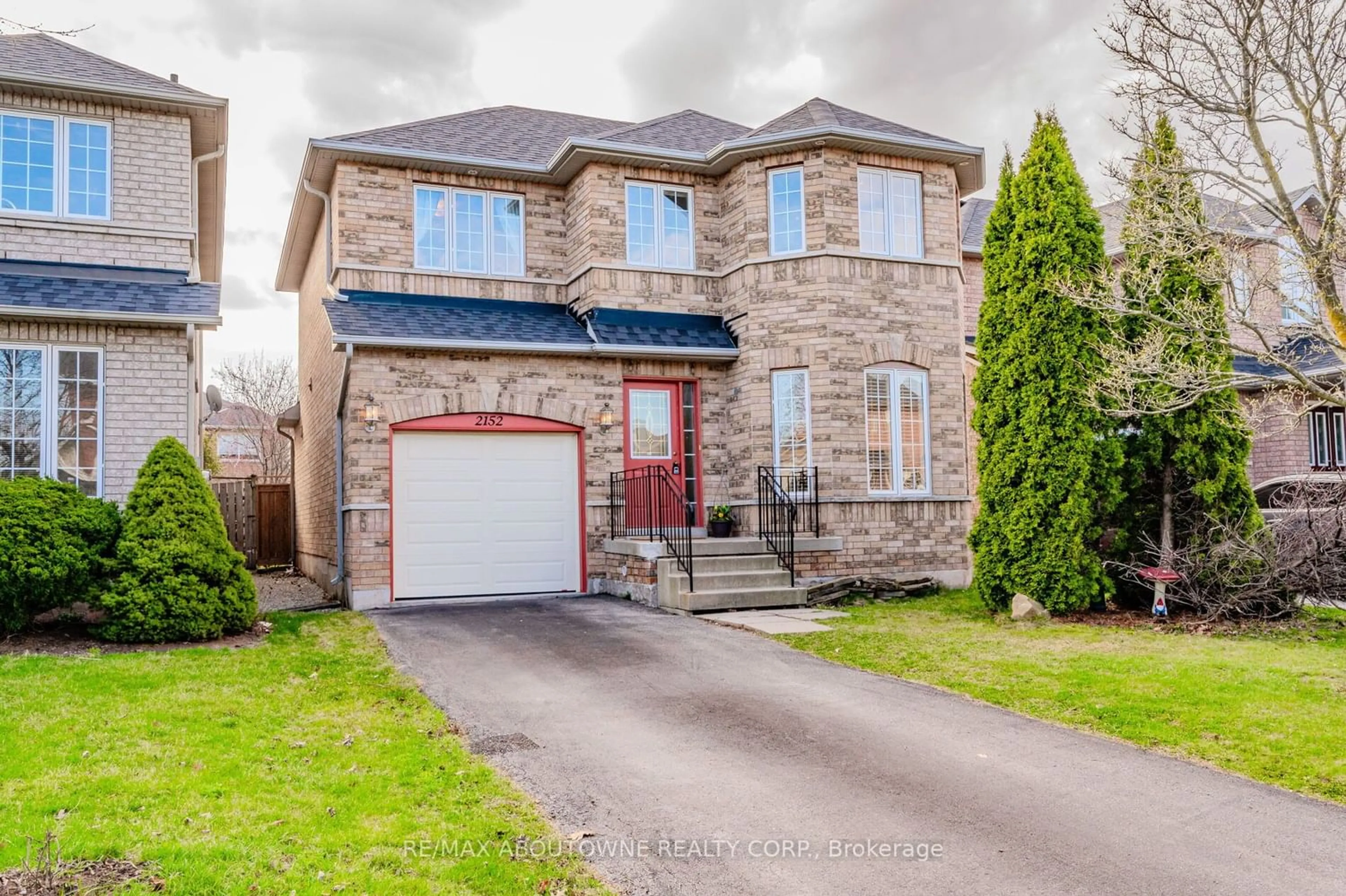 Frontside or backside of a home for 2152 Golden Orchard Tr, Oakville Ontario L6M 3W7