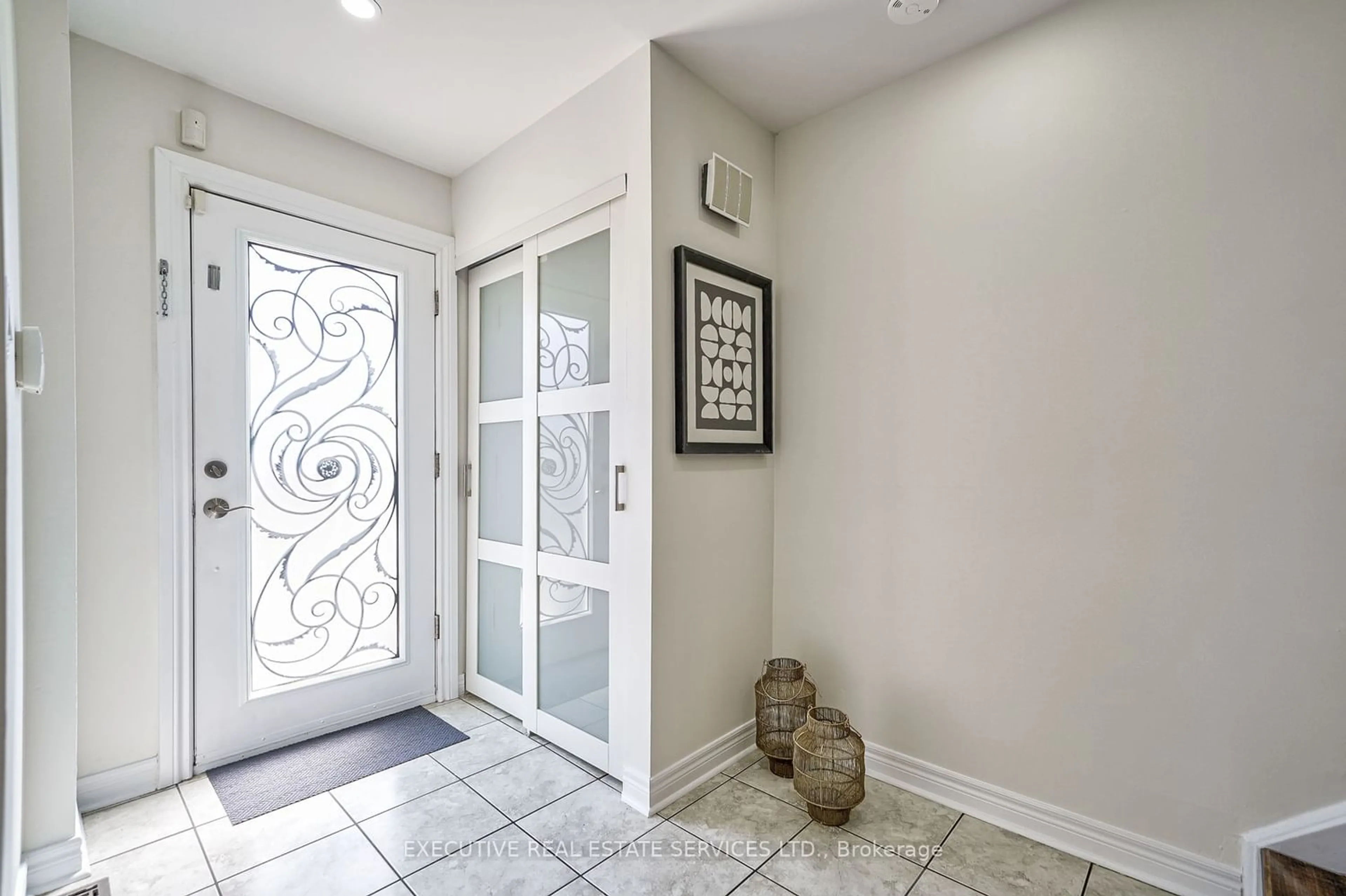 Indoor entryway for 53 Nuttall St, Brampton Ontario L6S 4V1