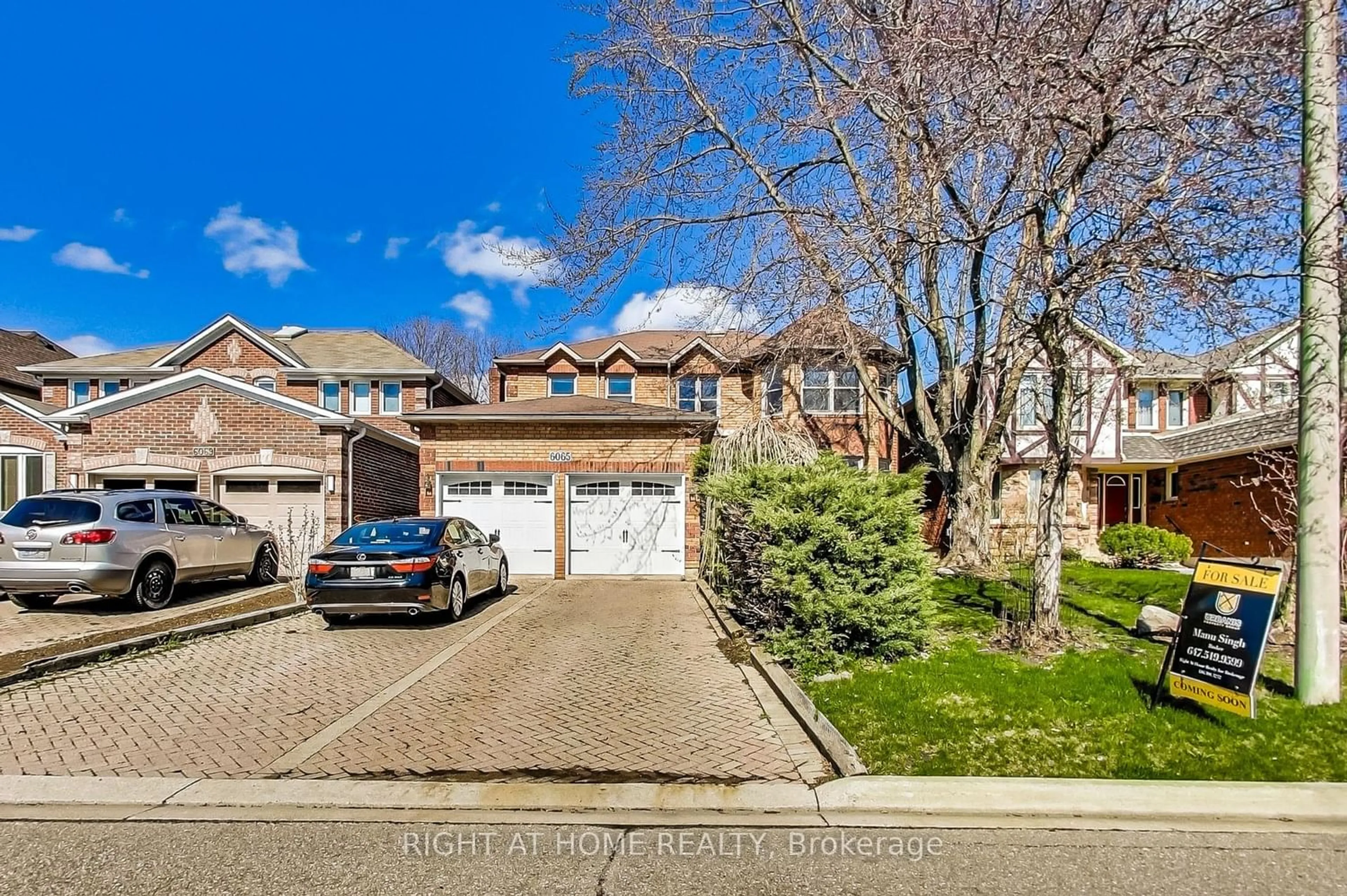A pic from exterior of the house or condo for 6065 St Ives Way, Mississauga Ontario L5N 4M1