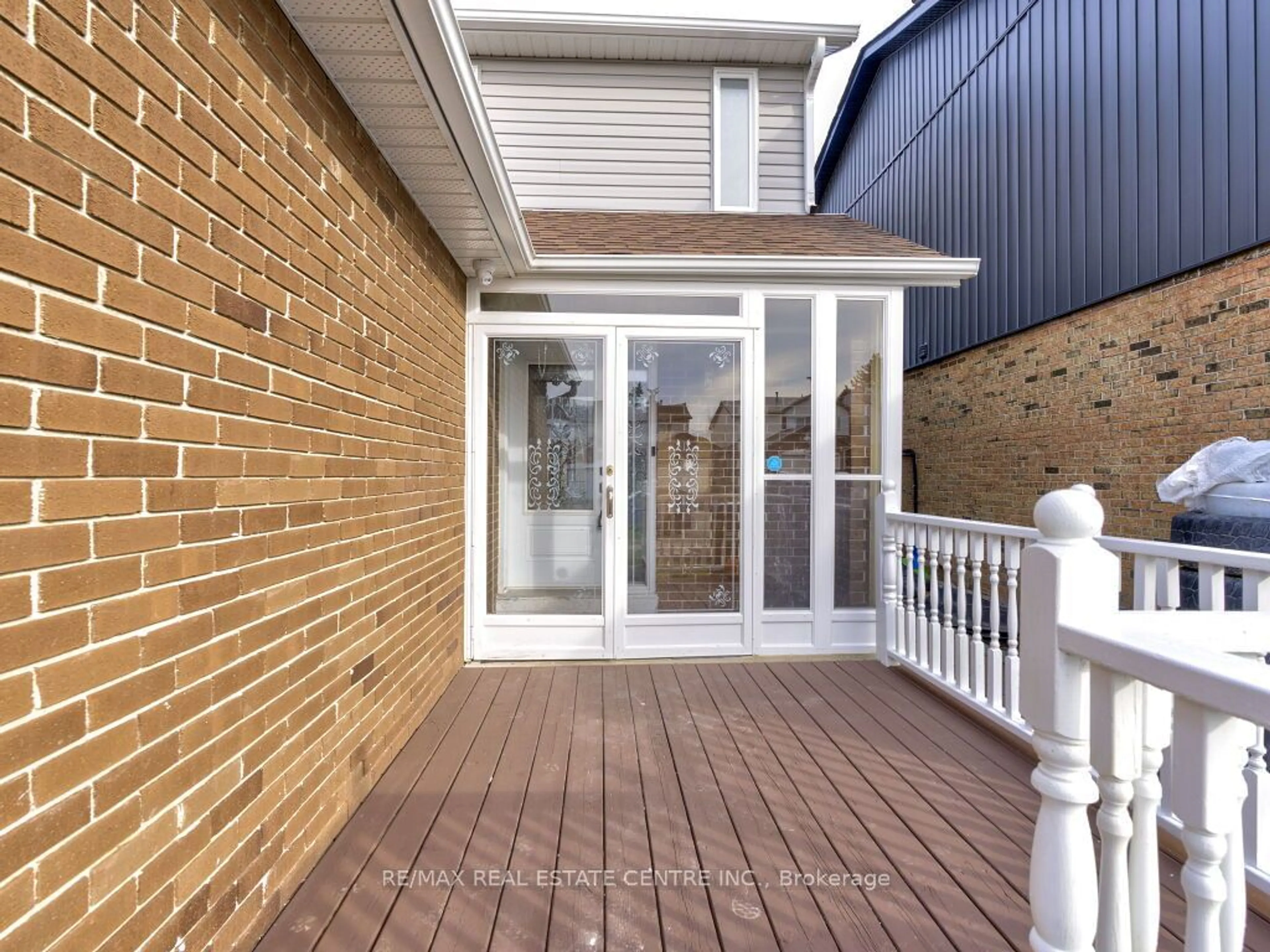 Home with brick exterior material for 370 Hansen Rd, Brampton Ontario L6V 3P7