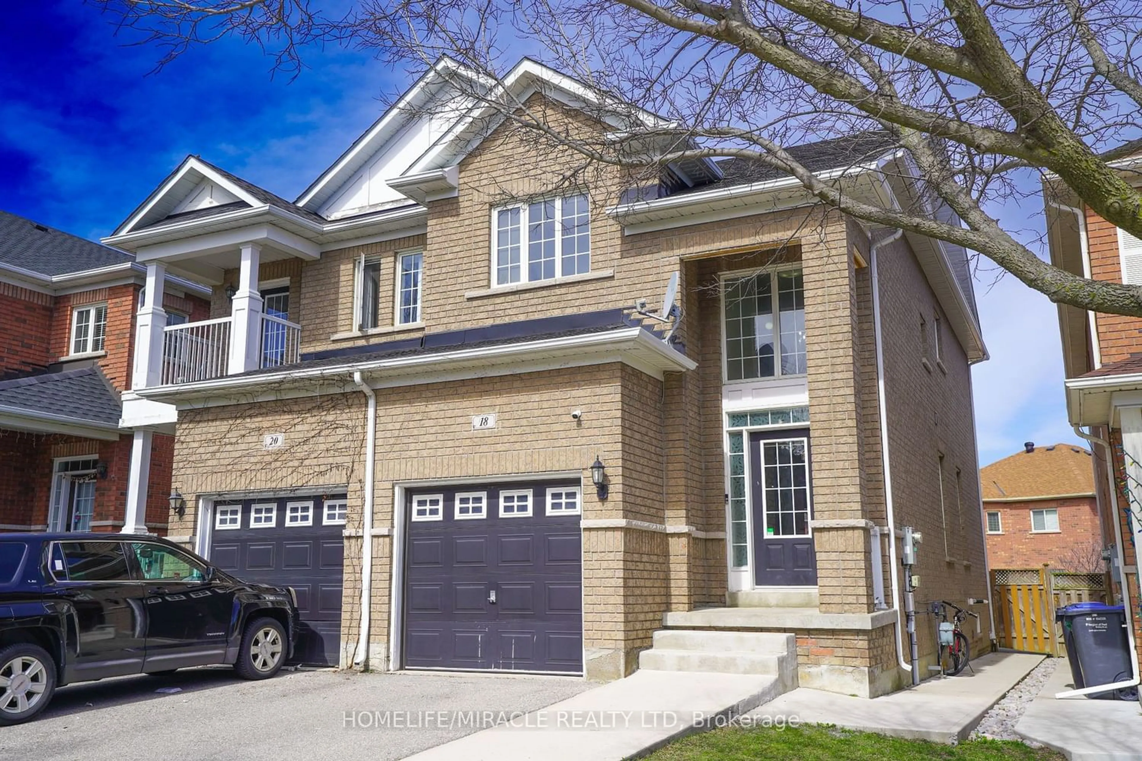 A pic from exterior of the house or condo for 18 Martree Cres, Brampton Ontario L6V 4R3