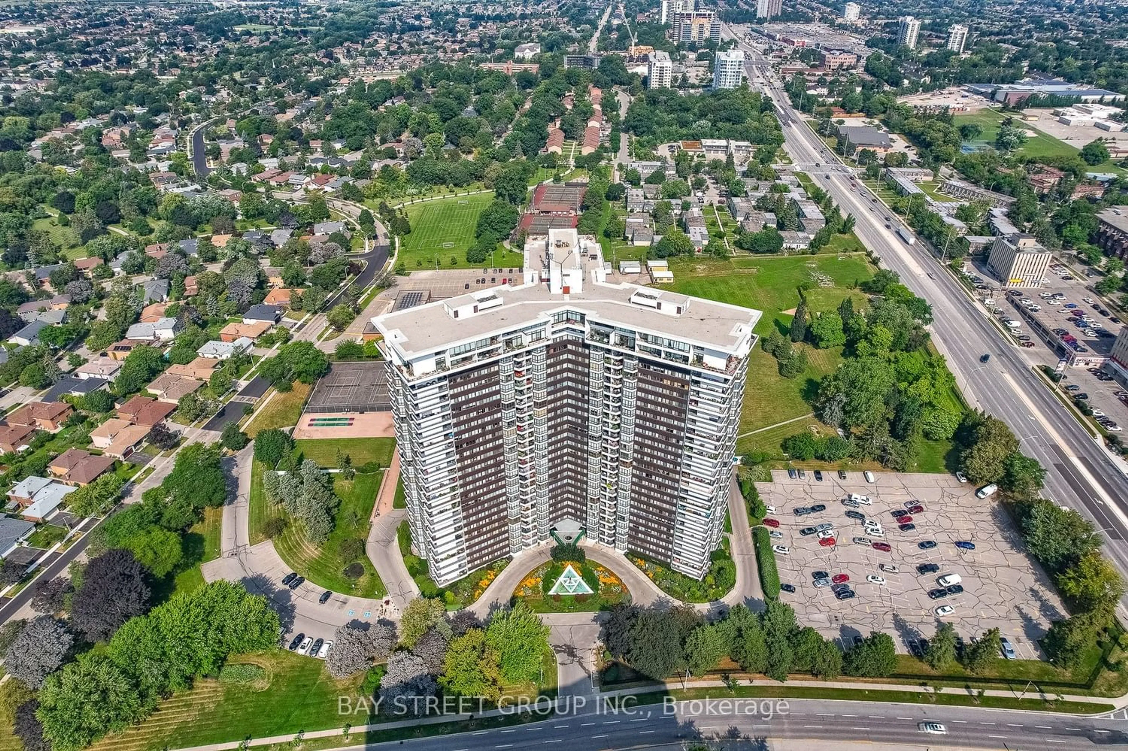 A pic from exterior of the house or condo for 1333 Bloor St #1710, Mississauga Ontario L4Y 3T6