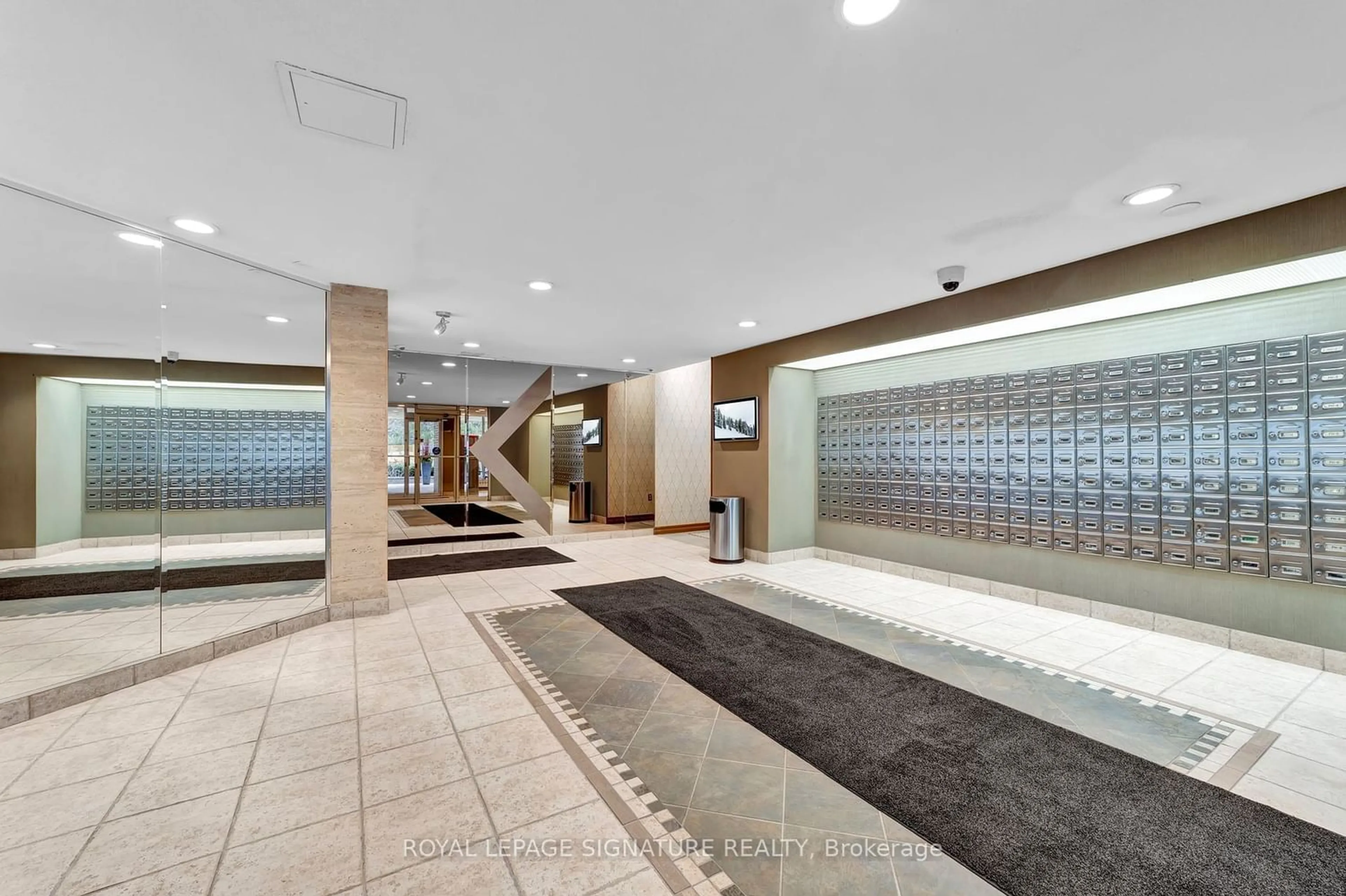 Indoor lobby for 812 Burnhamthorpe Rd #Ph04, Toronto Ontario M9C 4W1