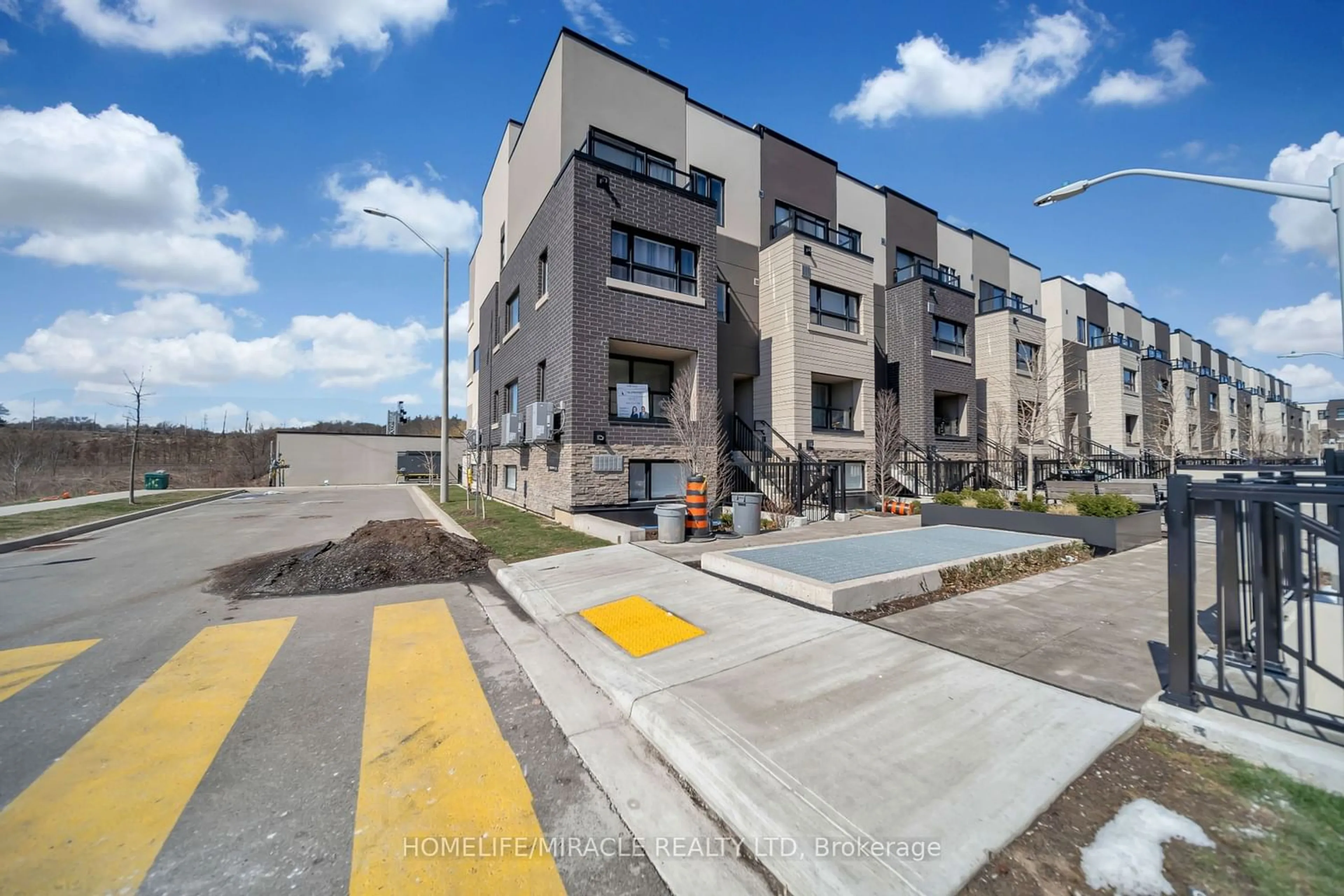 A pic from exterior of the house or condo for 1135 Cooke Blvd #106, Burlington Ontario L7T 4A8