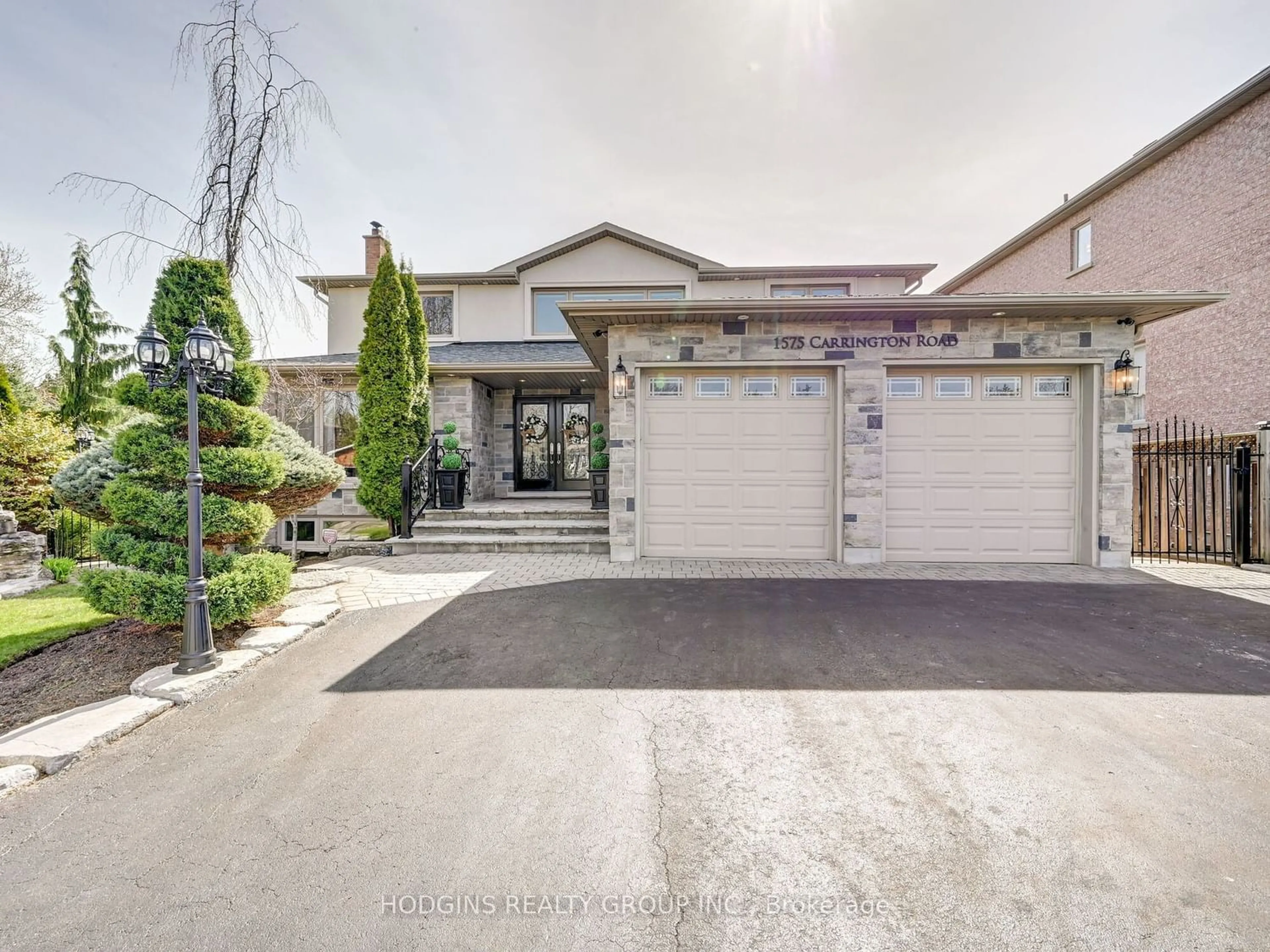 Frontside or backside of a home for 1575 Carrington Rd, Mississauga Ontario L5M 2K3