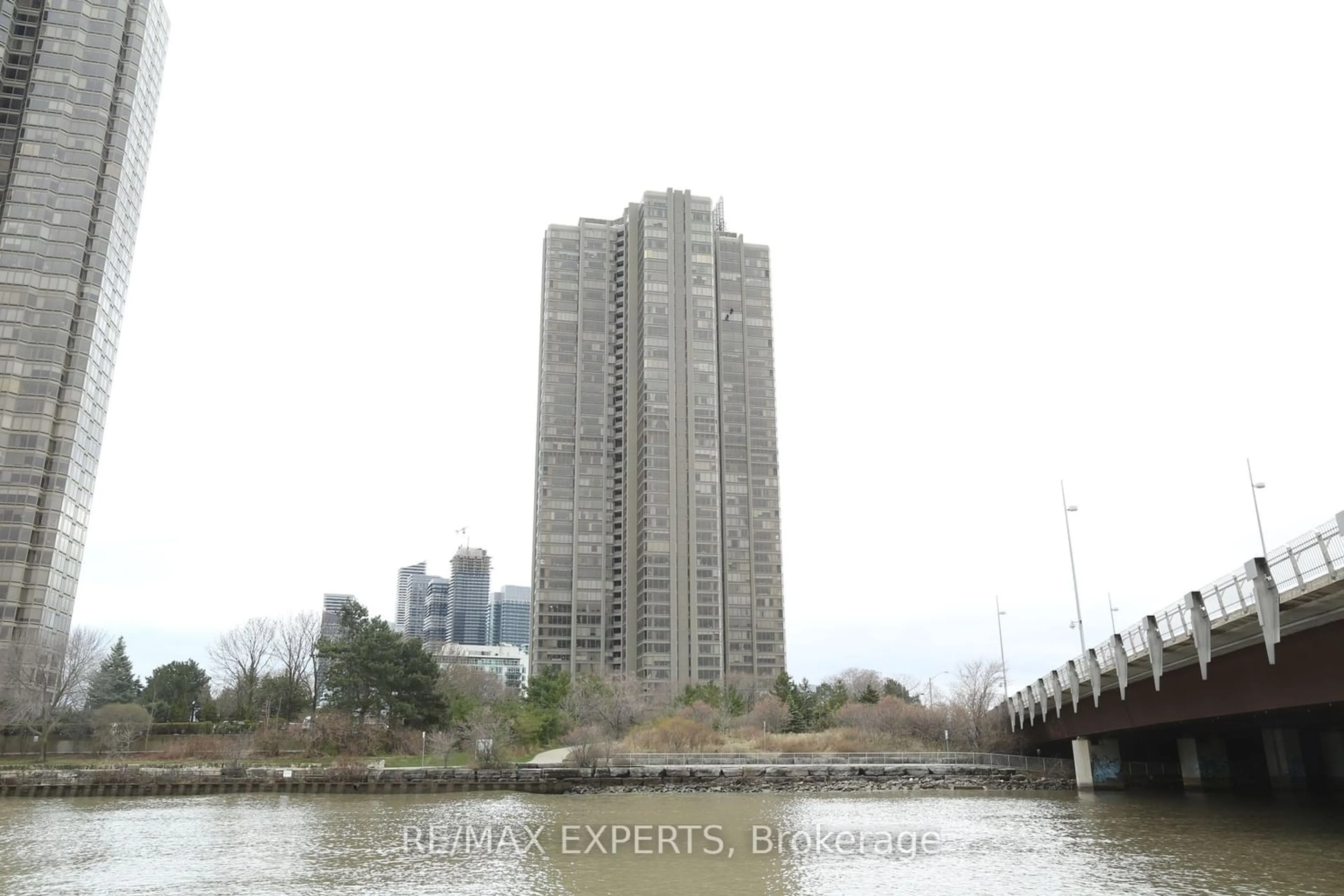 A pic from exterior of the house or condo for 2045 Lakeshore Blvd #1609, Toronto Ontario M8V 2Z6