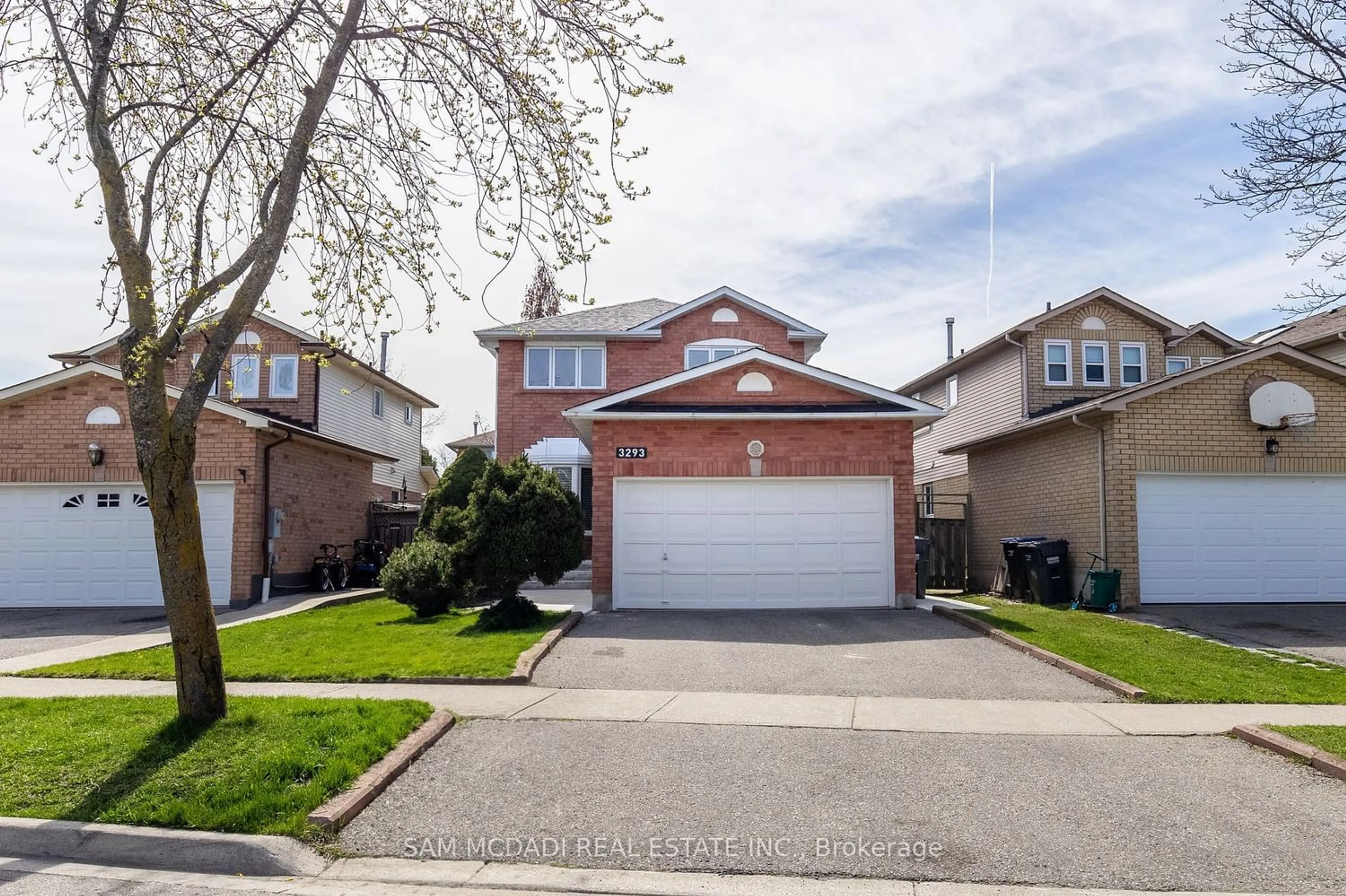 Frontside or backside of a home for 3293 Greenbelt Cres, Mississauga Ontario L5N 5X9