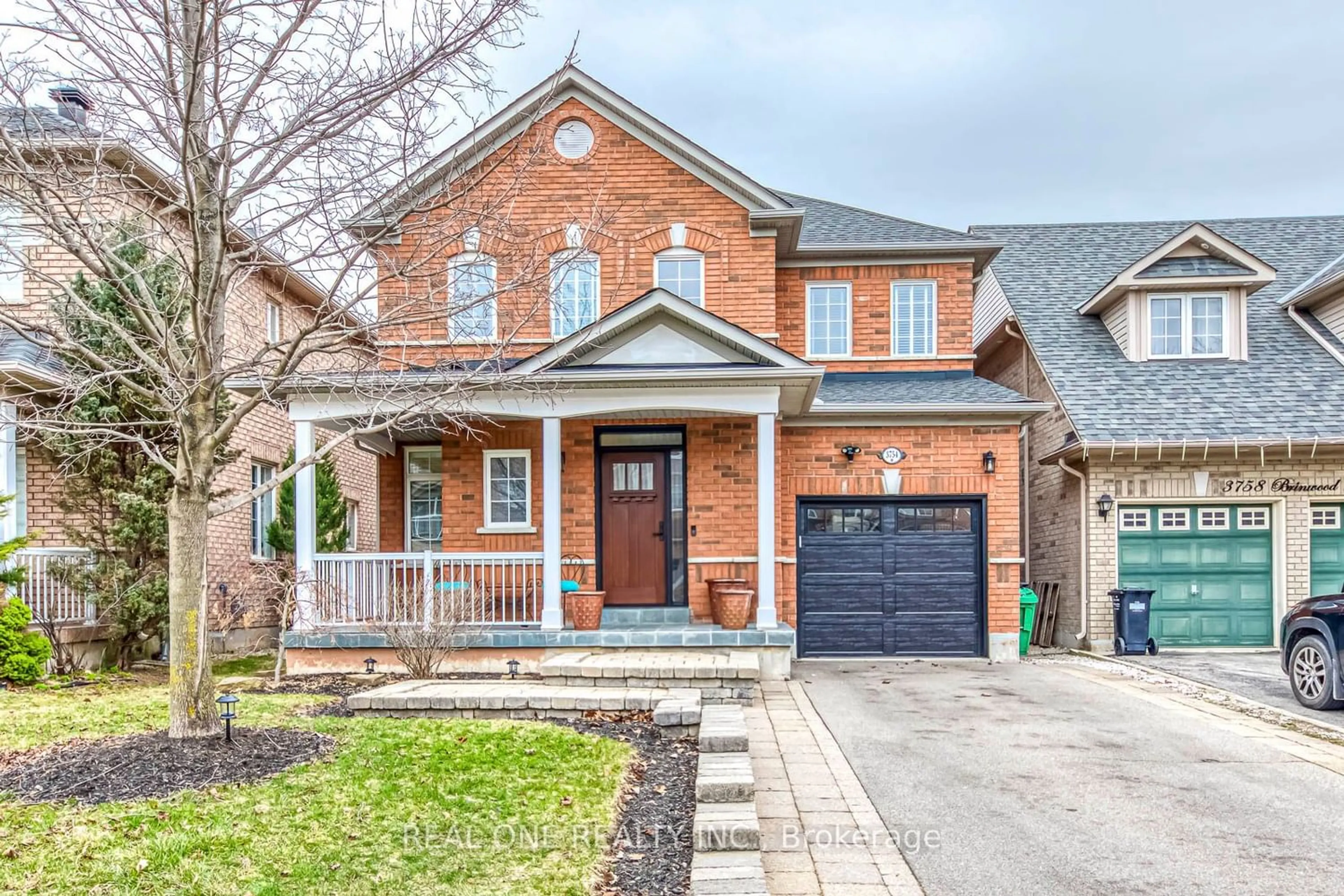 Home with brick exterior material for 3754 Brinwood Gate, Mississauga Ontario L5M 7G9
