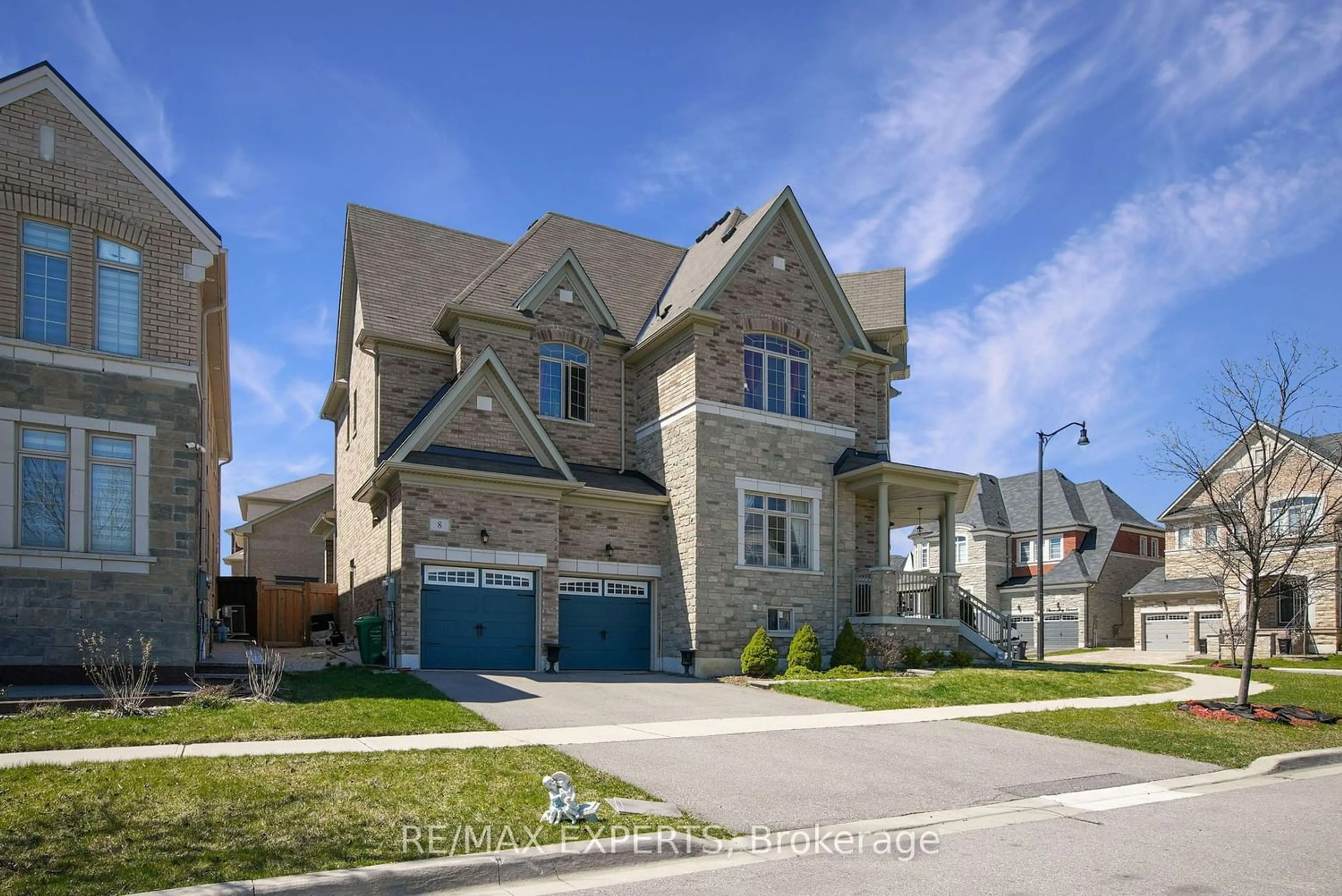Frontside or backside of a home for 8 Observatory Cres, Brampton Ontario L6P 4H9