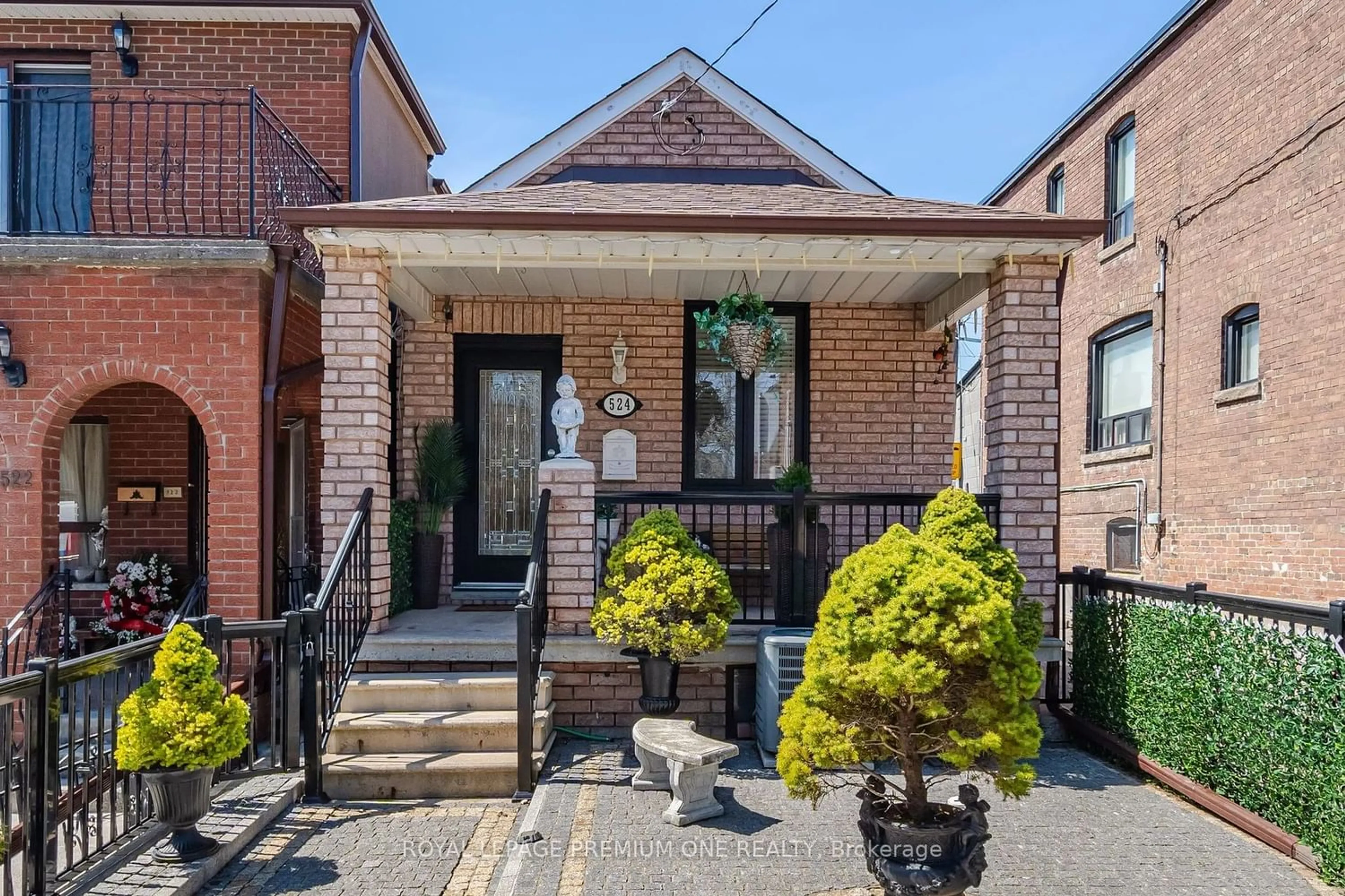 Home with brick exterior material for 524 Salem Ave, Toronto Ontario M6H 3E1