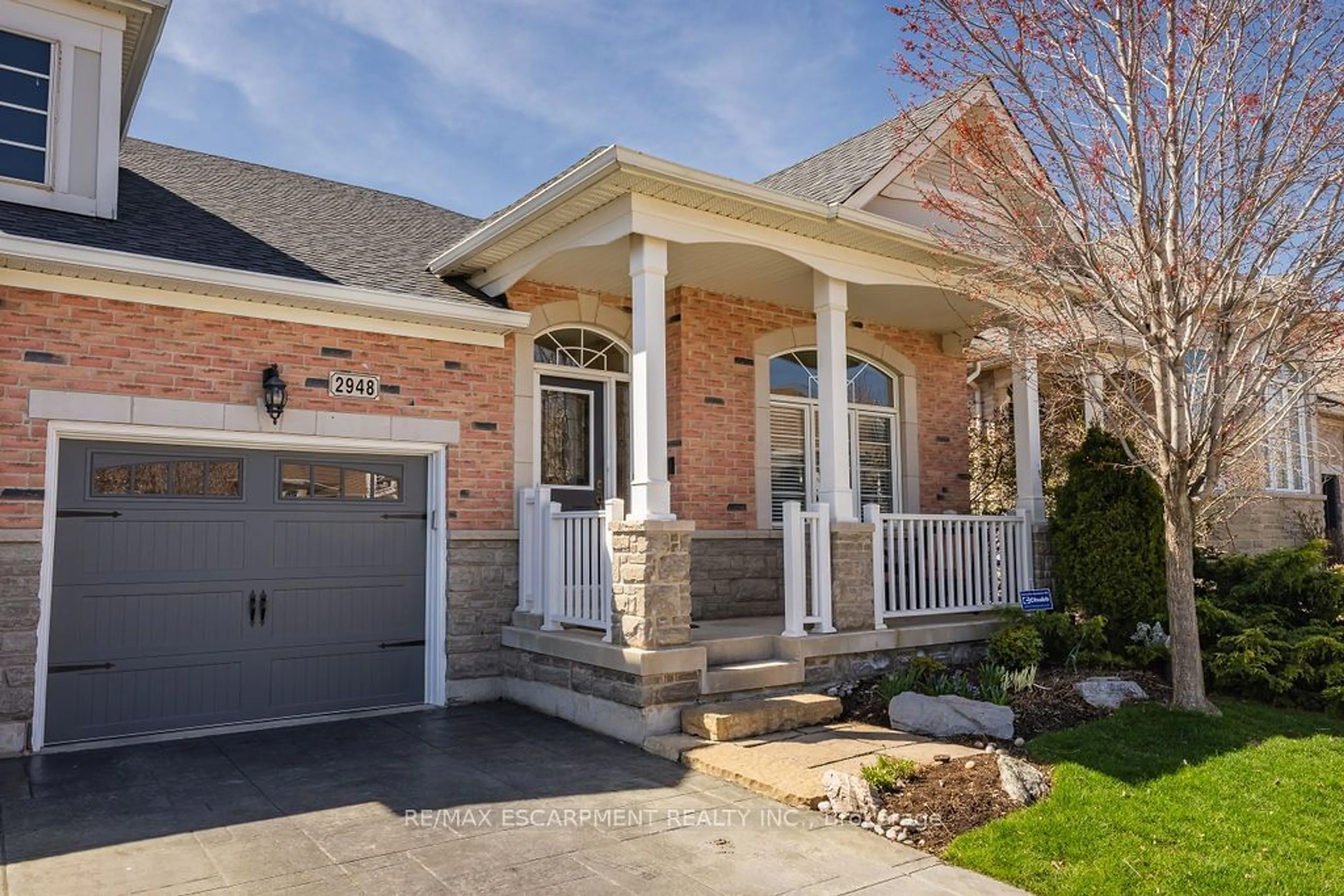 Home with brick exterior material for 2948 Singleton Common, Burlington Ontario L7M 0B4