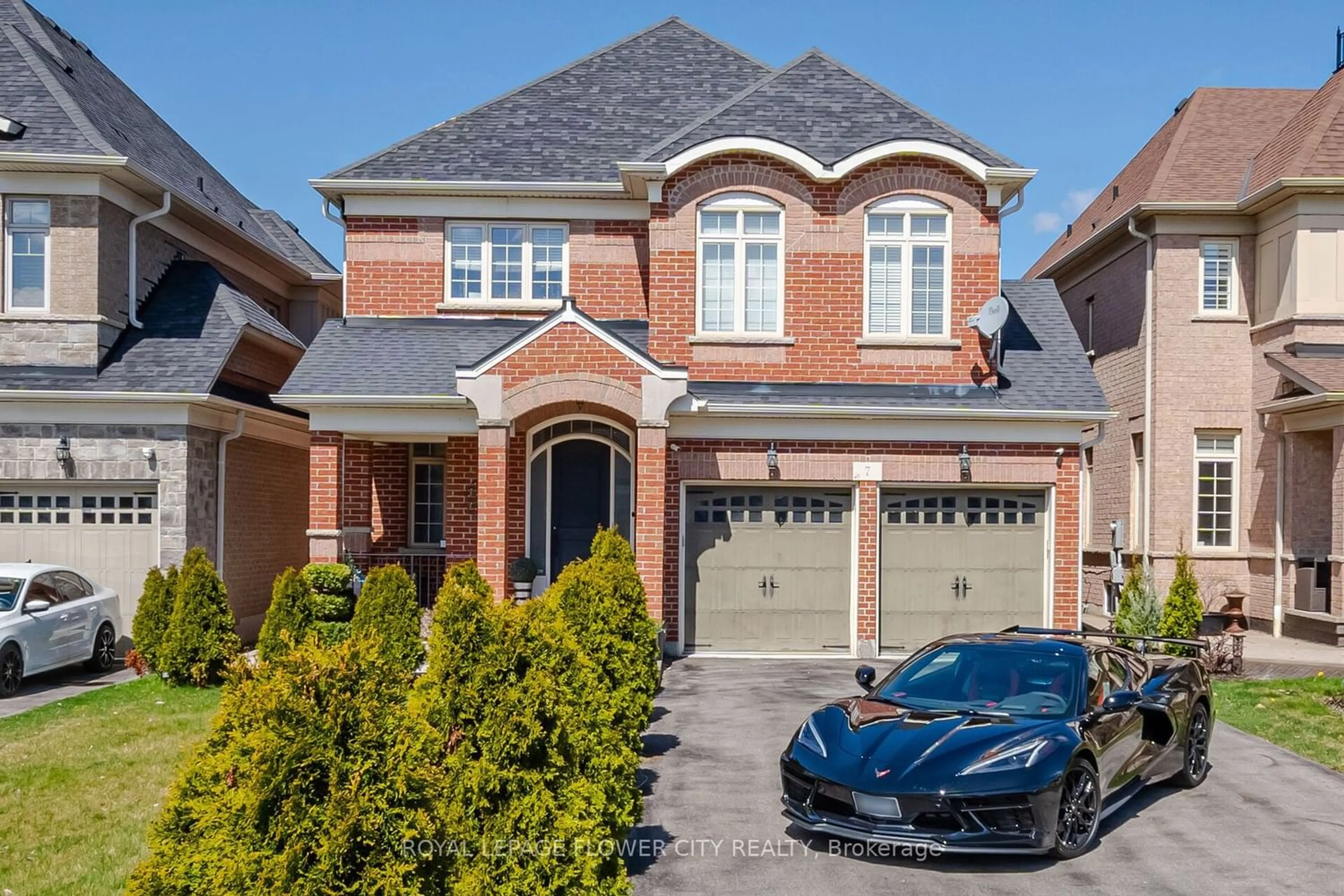 Home with brick exterior material for 7 Legendary Circ, Brampton Ontario L6Y 0R9